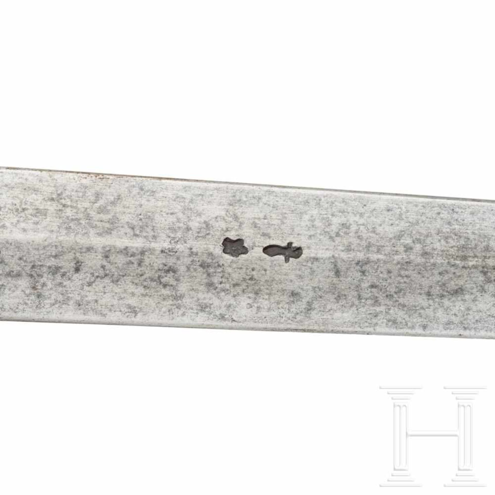 A South German or Swiss hand-and-a-half riding sword, circa 1550The double-edged, slightly conical - Bild 5 aus 6