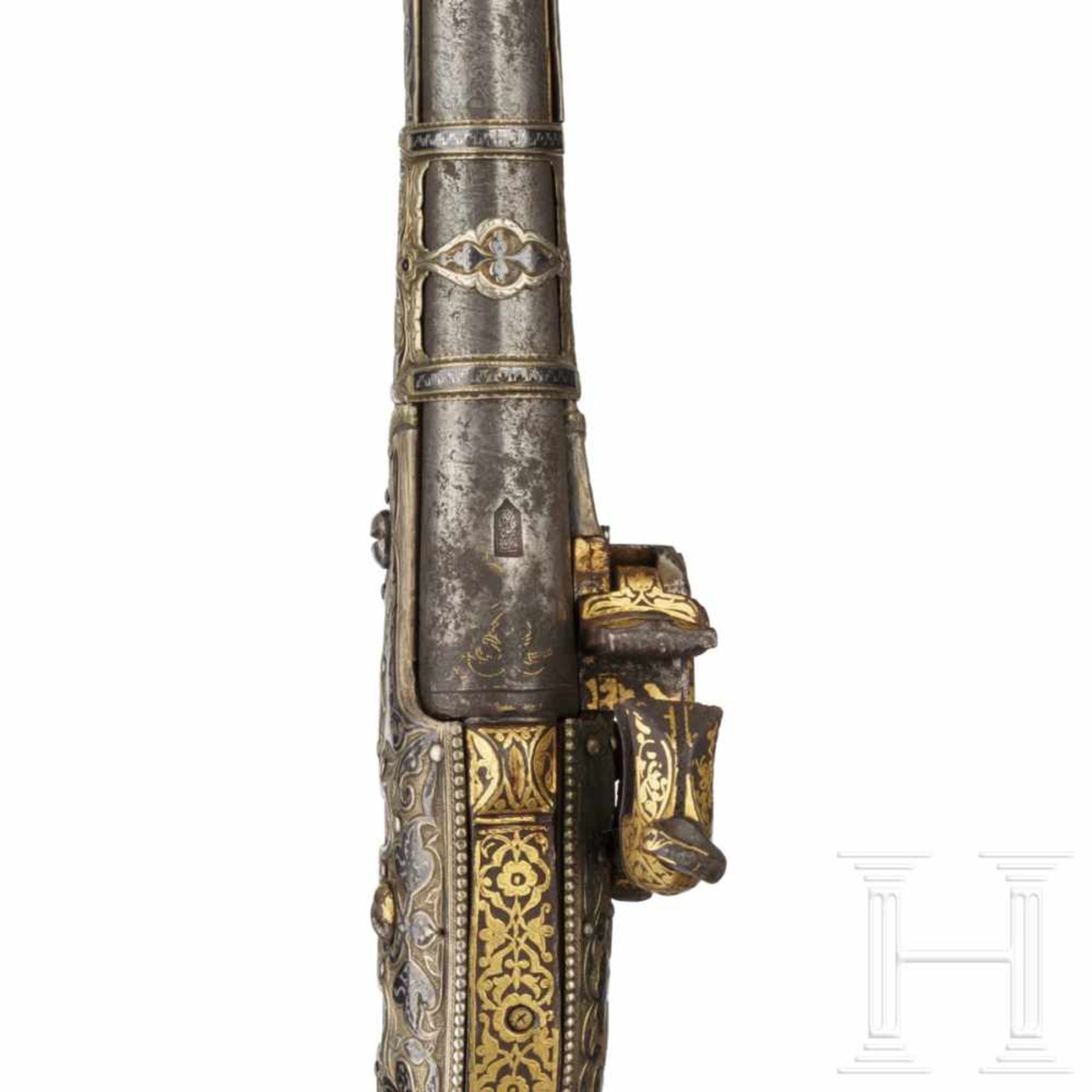 A Caucasian silver-mounted miquelet pistol, mid-19th centuryRound, smooth bore Damascus barrel in - Bild 7 aus 7