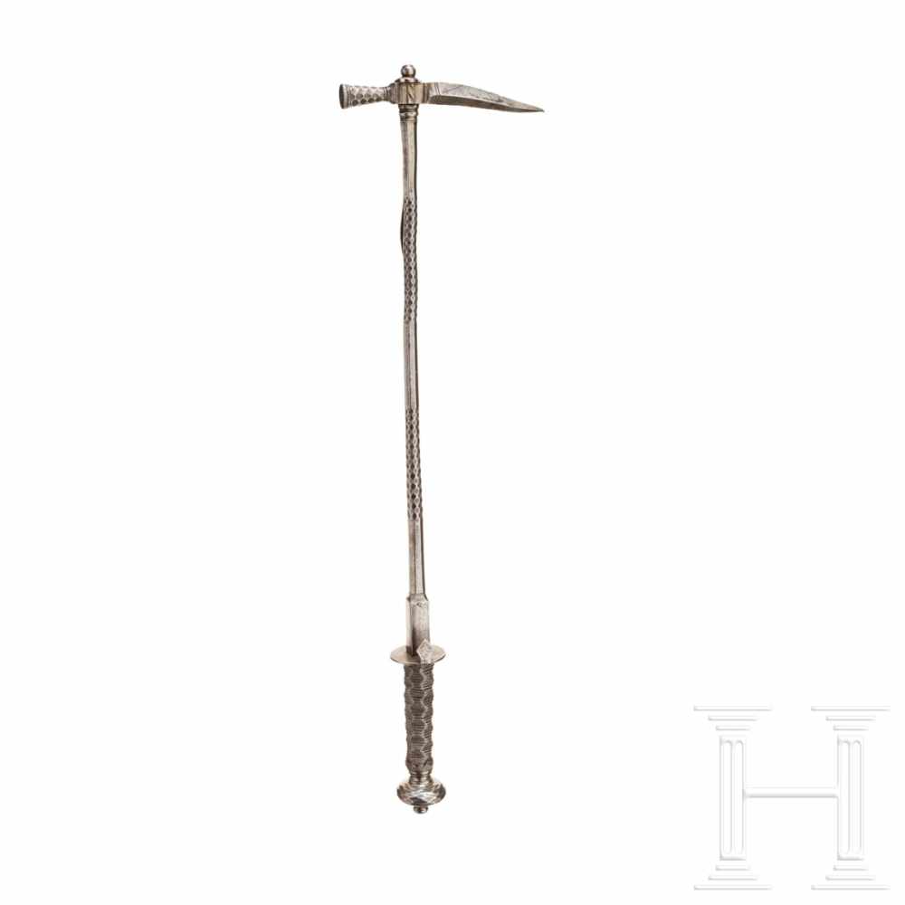 A long German war hammer with faceted decor, circa 1600Slender, slightly curved, rectangular beak. - Image 2 of 7