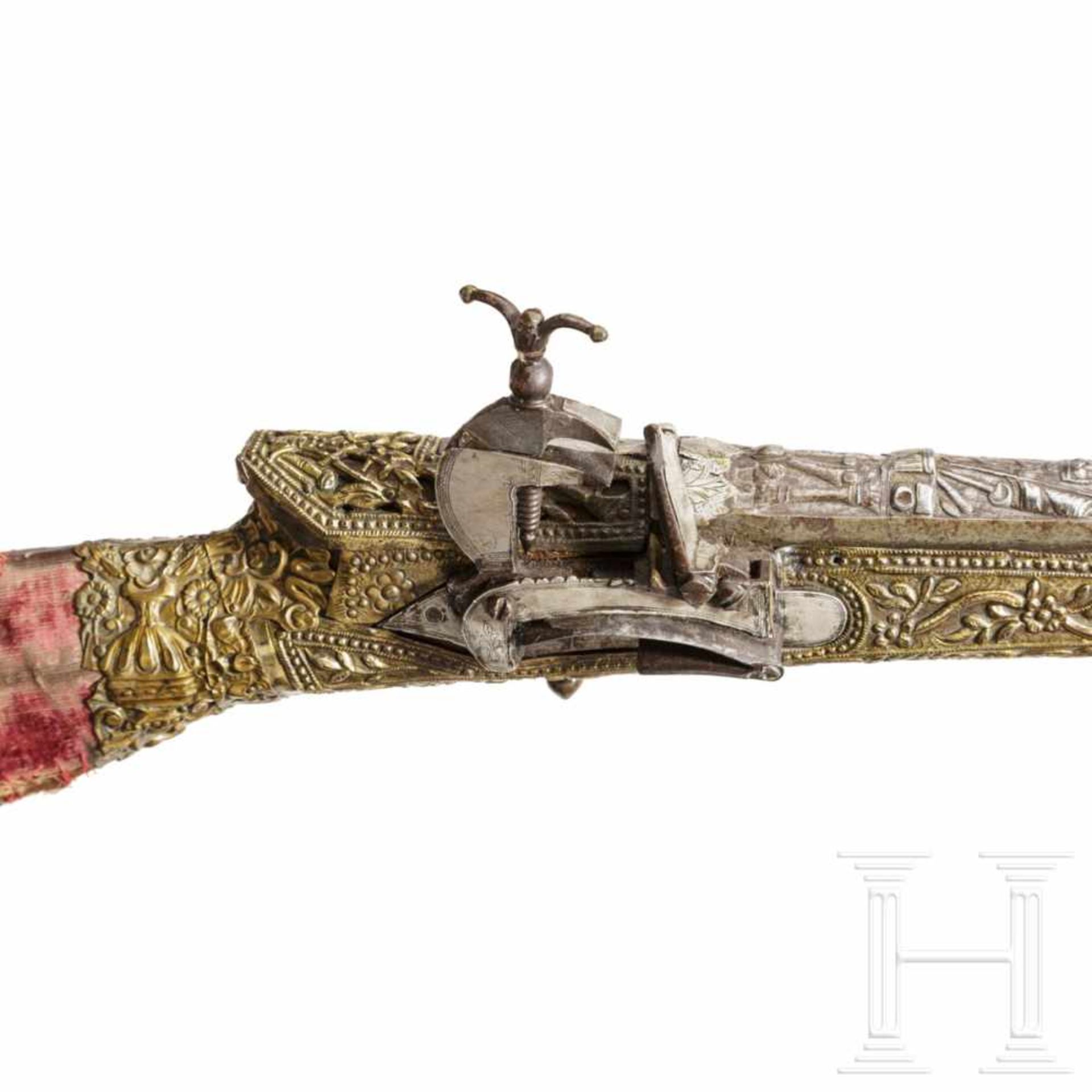 A long, Ottoman tüfek, 18th centurySmooth barrel in 15 mm calibre, a silver front sight and silver- - Bild 4 aus 8