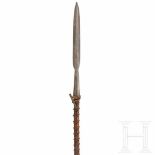 A German hunting spear, 16th centuryKräftiges, gegratetes Blatt mit langer, konischer Tülle,