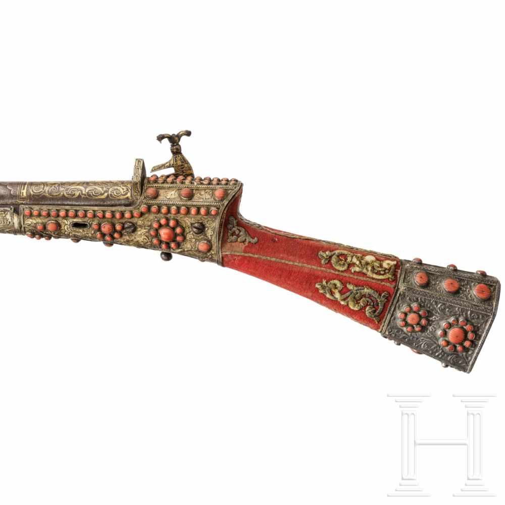 An Ottoman tüfek, set with corals, 18th centuryThe rifled barrel in Damascus steel with a - Image 9 of 9