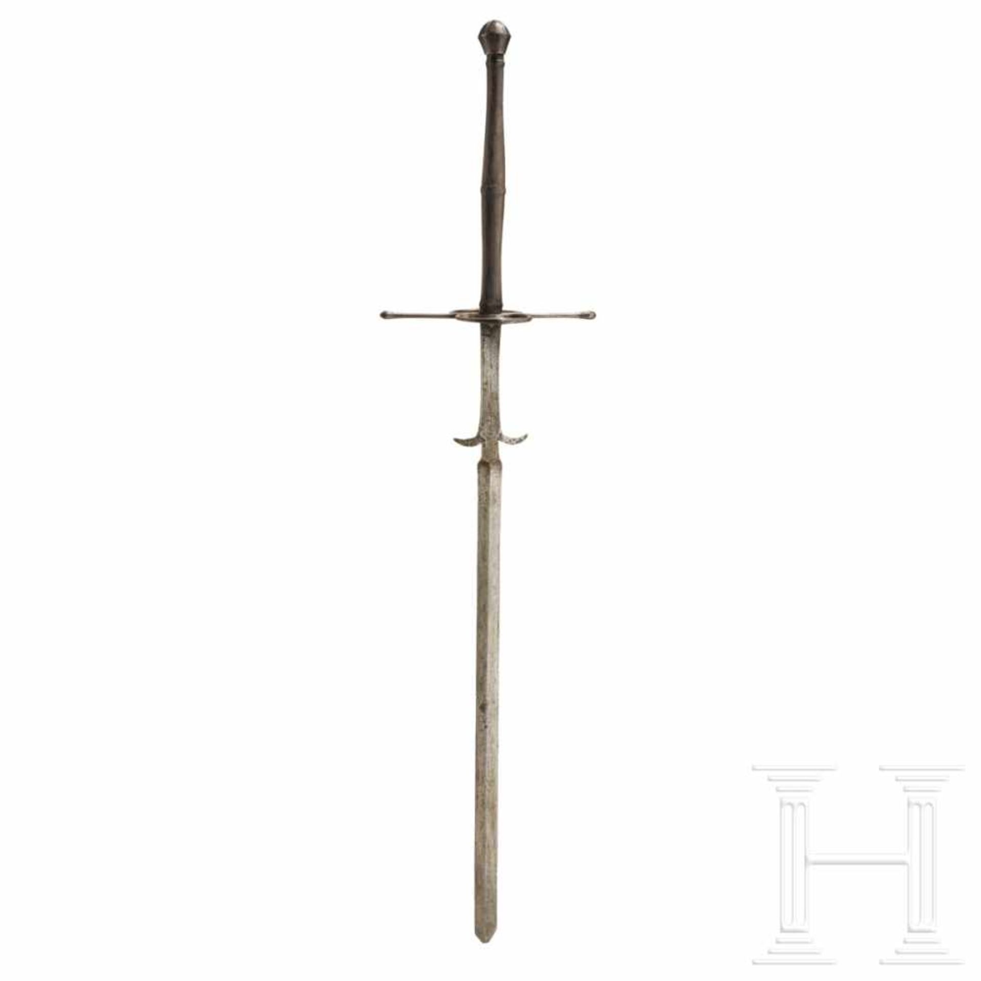 A German two-hand sword, circa 1580Beidseitig gegratete, zweischneidige Klinge mit seitlichen