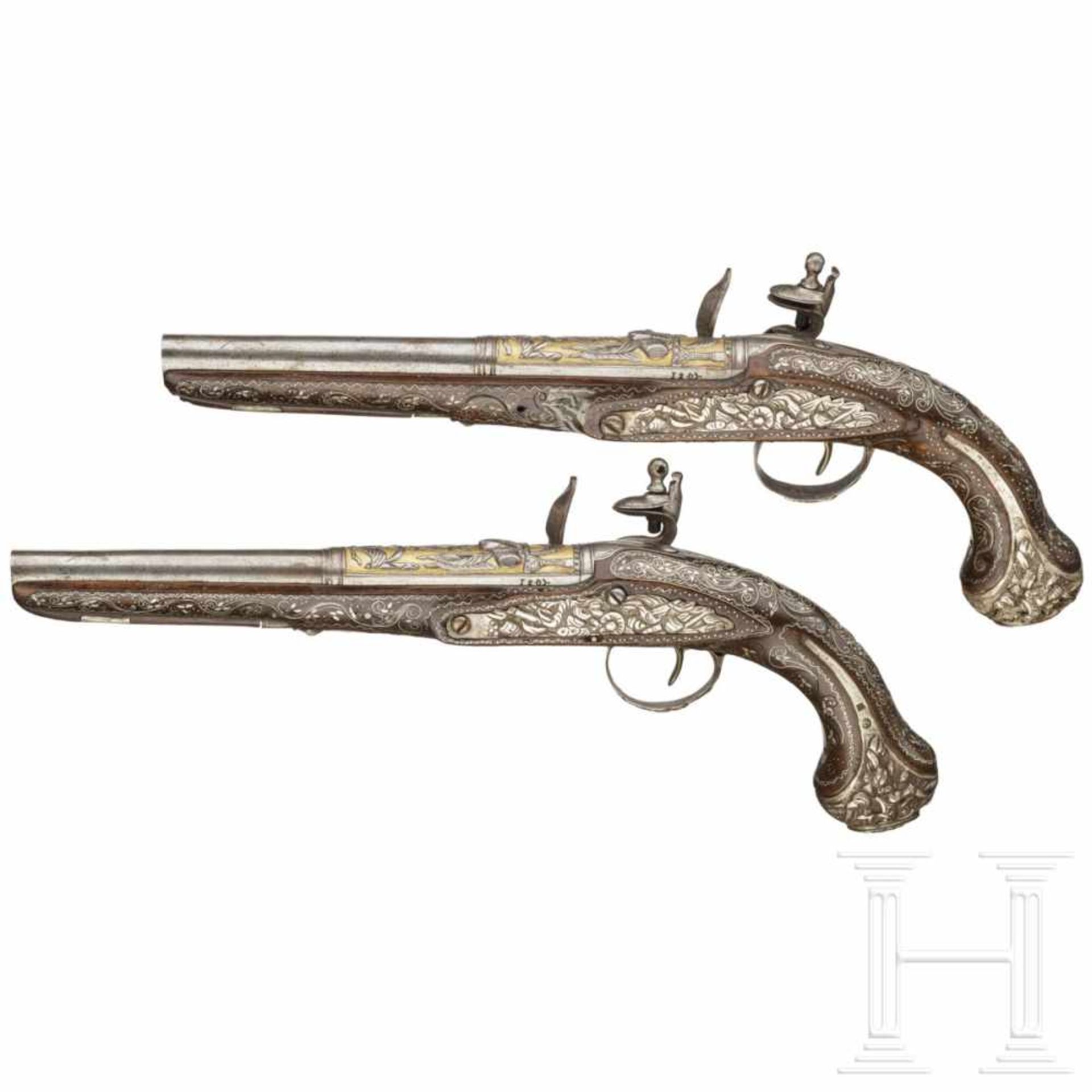 A pair of Ottoman silver-mounted deluxe flintlock pistols, circa 1820Round, single-stepped barrels - Bild 2 aus 6