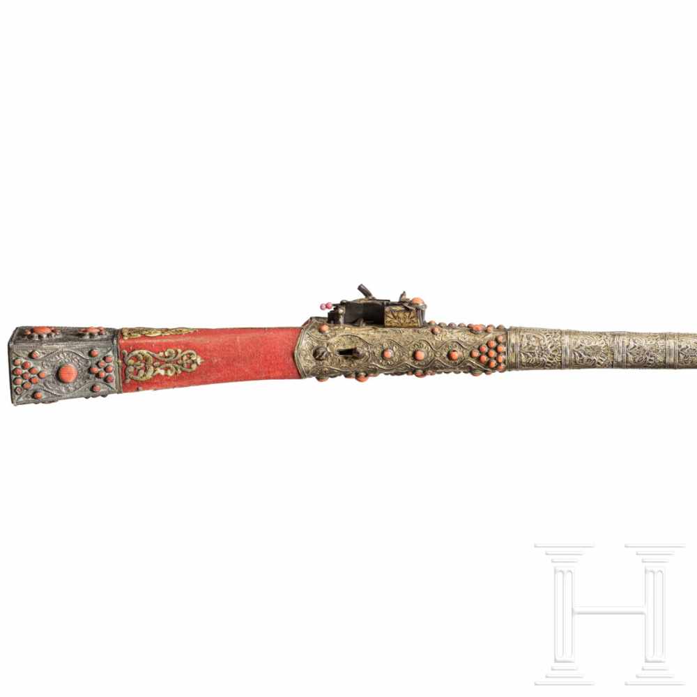 An Ottoman tüfek, set with corals, 18th centuryThe rifled barrel in Damascus steel with a - Image 6 of 9