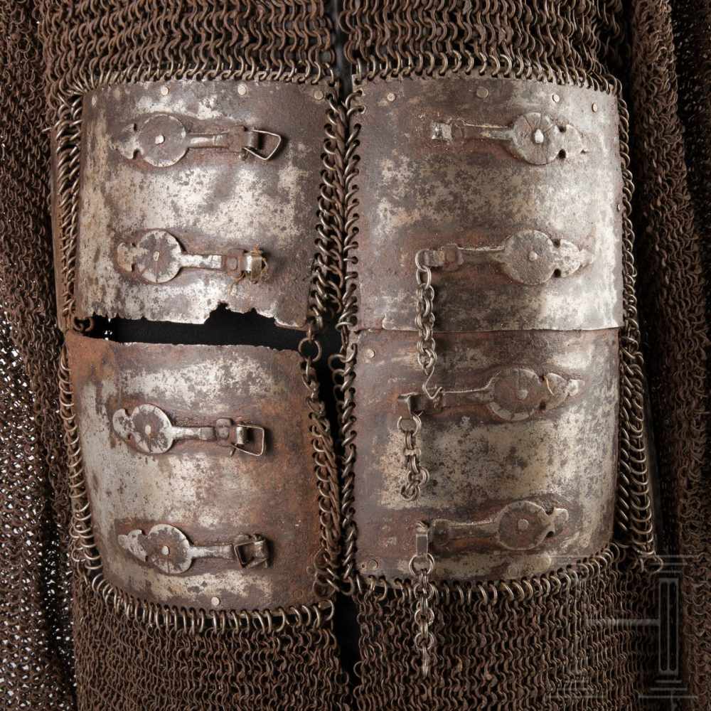 An Indian chain mail and headgear, Decca Highlands, 17th centuryAus vernietetem Kettengeflecht, U- - Image 5 of 7