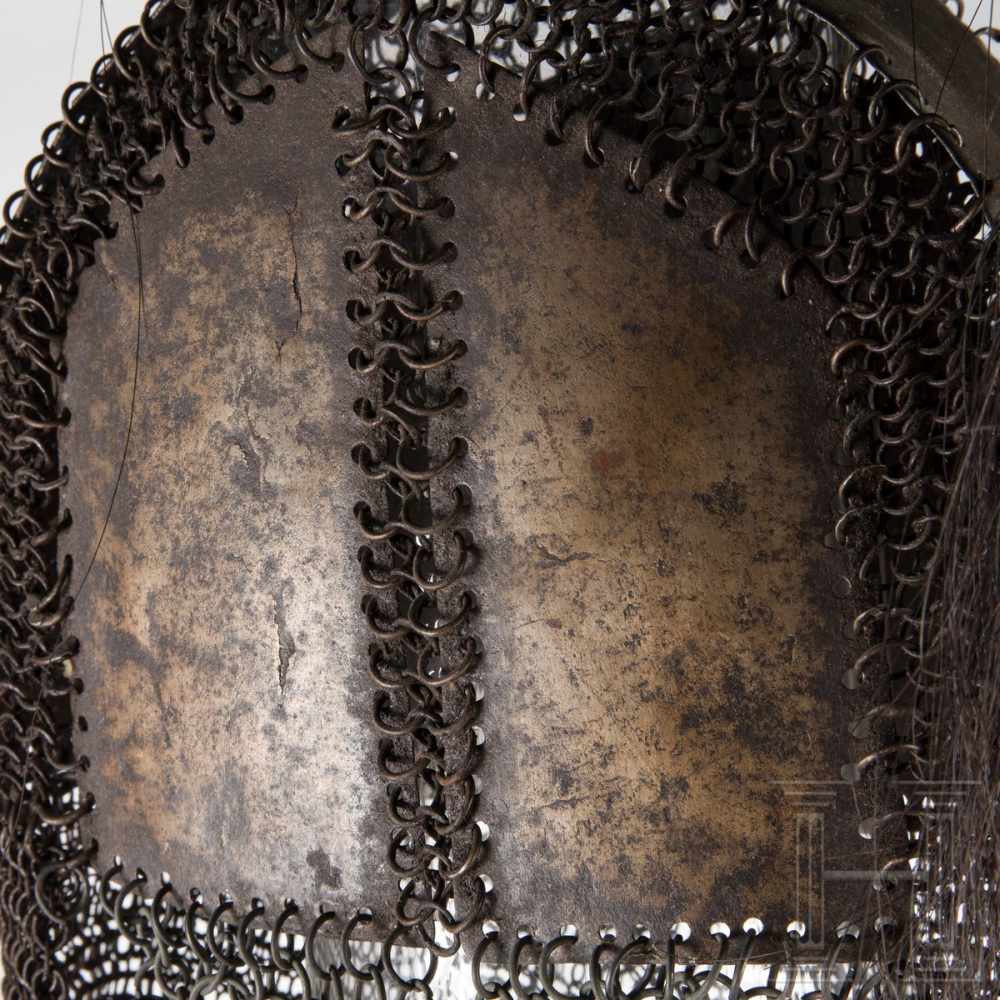 An Indian chain mail and headgear, Decca Highlands, 17th centuryAus vernietetem Kettengeflecht, U- - Image 6 of 7