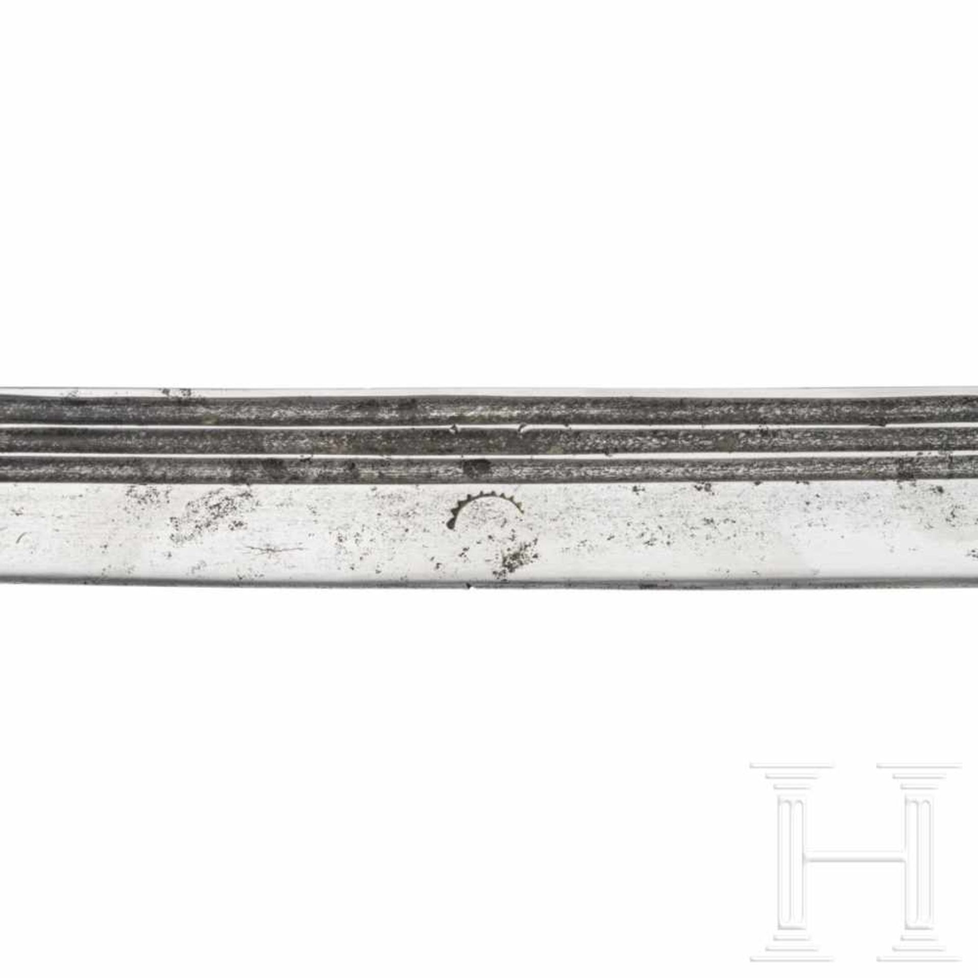 A Hungarian sabre, early 17th centuryBroad curved blade with distinct yelmen, deep crescent-shaped - Bild 5 aus 5