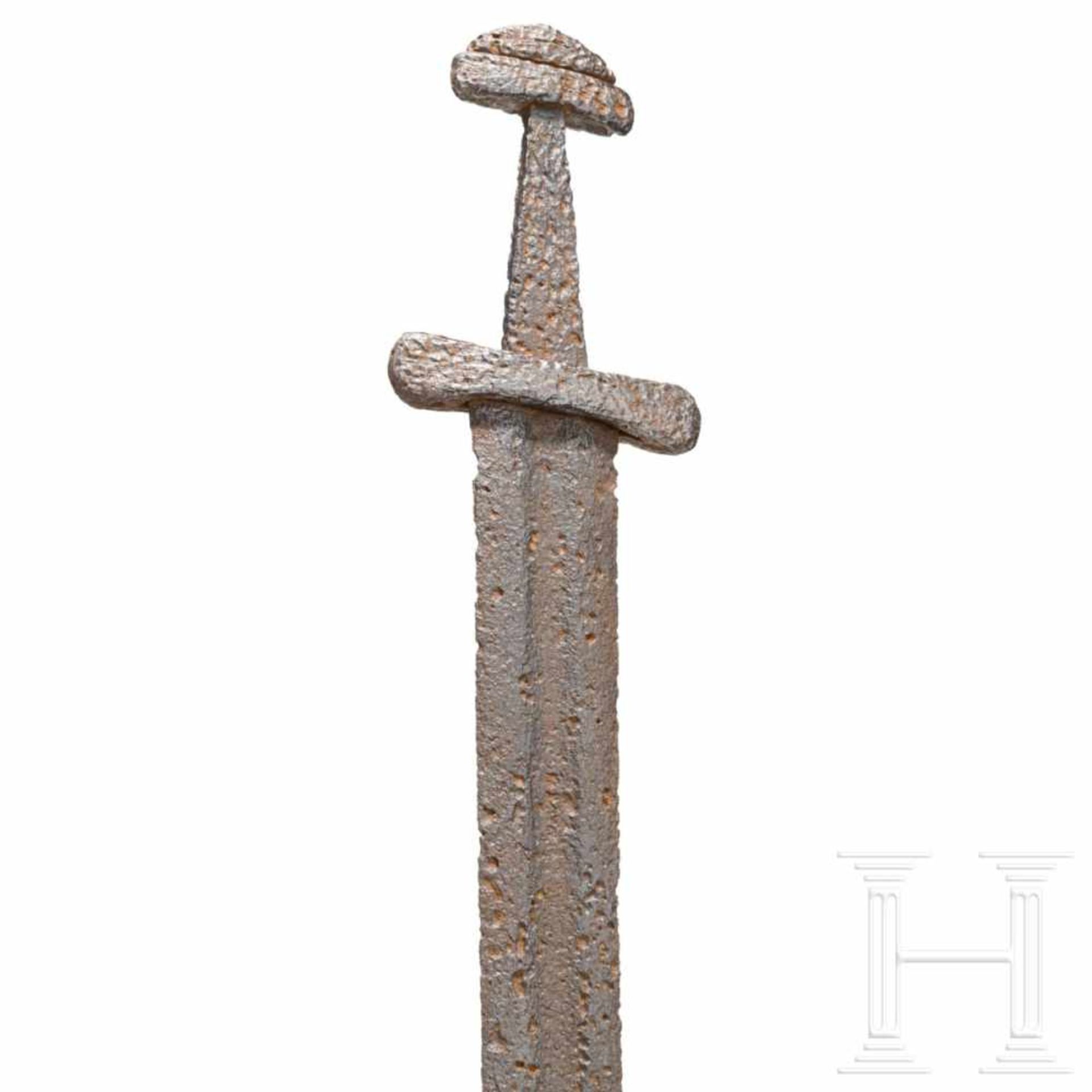 A fragemt of a North European Viking sword, 10th centuryDouble-edged blade with flat fullers on both - Bild 4 aus 5