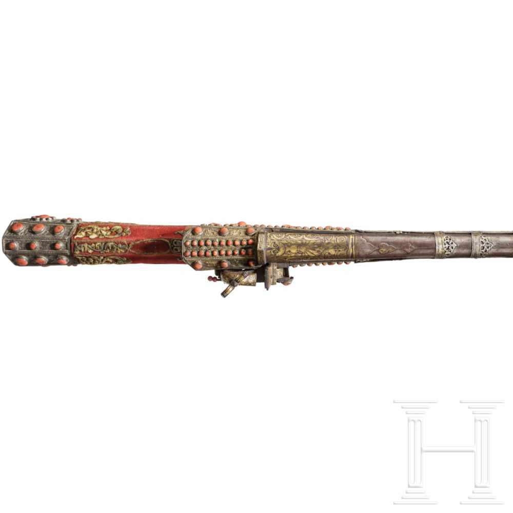 An Ottoman tüfek, set with corals, 18th centuryThe rifled barrel in Damascus steel with a - Image 5 of 9