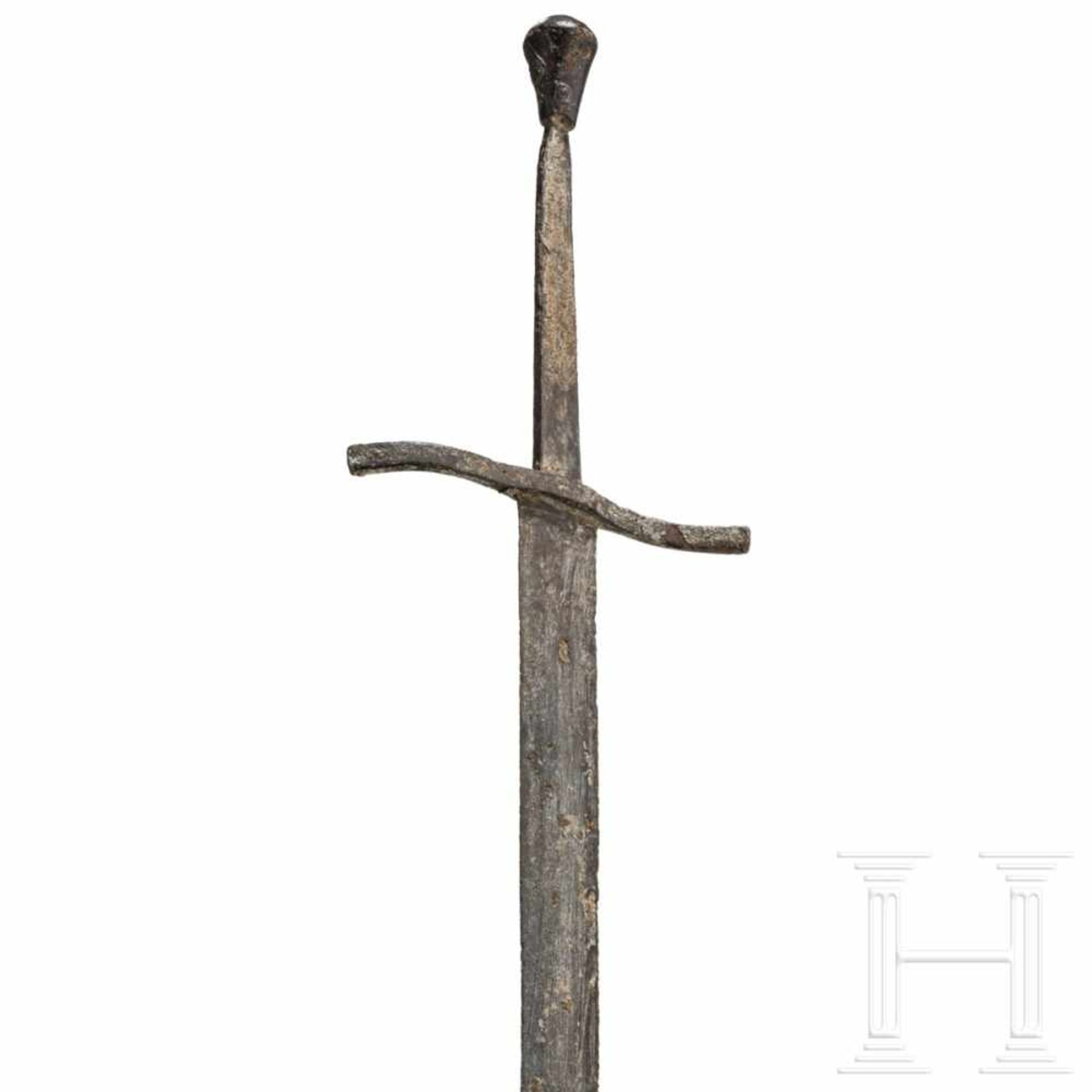 A German or Polish knightly sword, circa 1460Kräftige zweischneidige Klinge mit abgeflachtem - Bild 3 aus 5