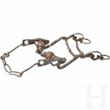 A French snaffle, late 17th centurySchmiedeeiserne Trense. Zweiteiliges Zungenspiel mit glatten