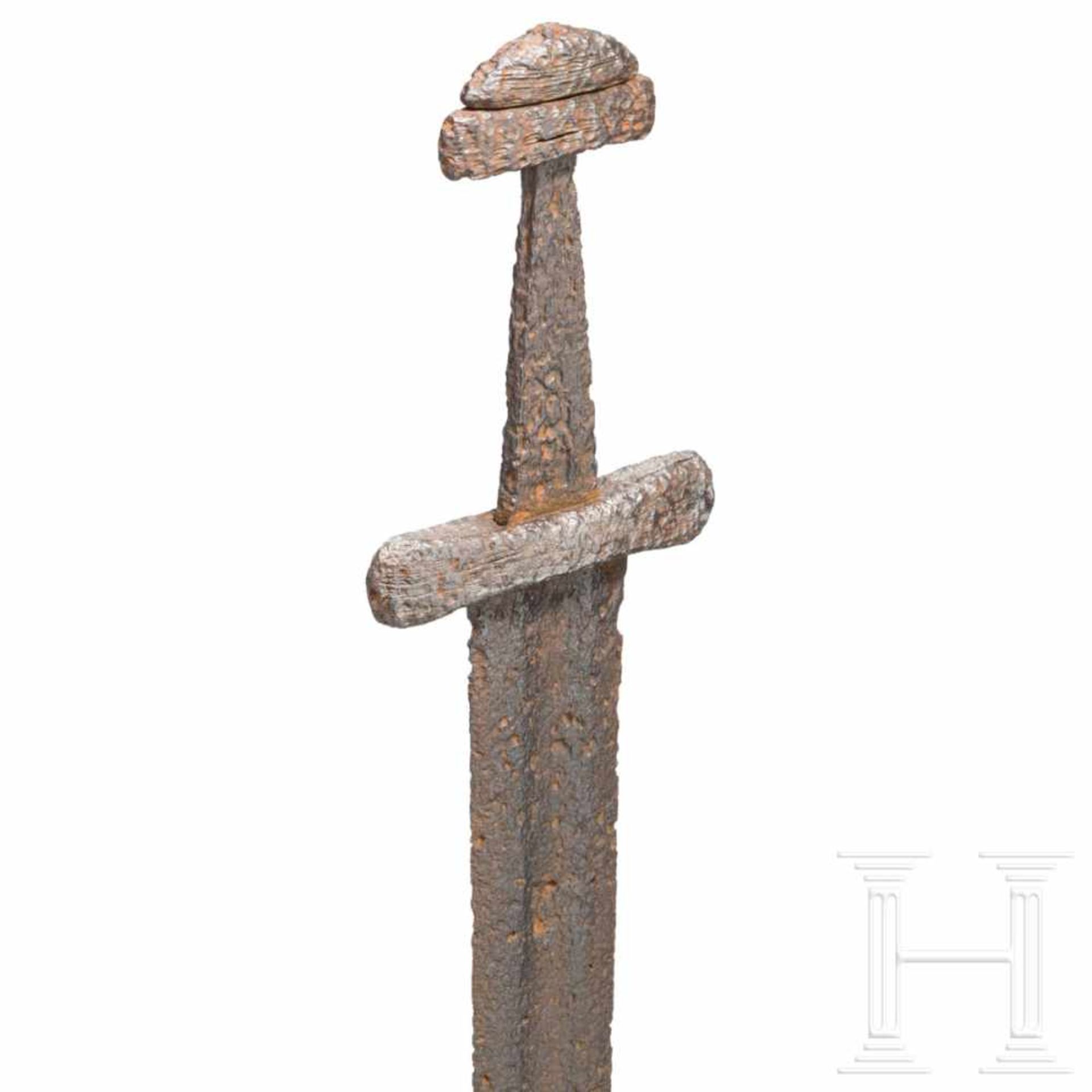 A fragemt of a North European Viking sword, 10th centuryDouble-edged blade with flat fullers on both - Bild 3 aus 5