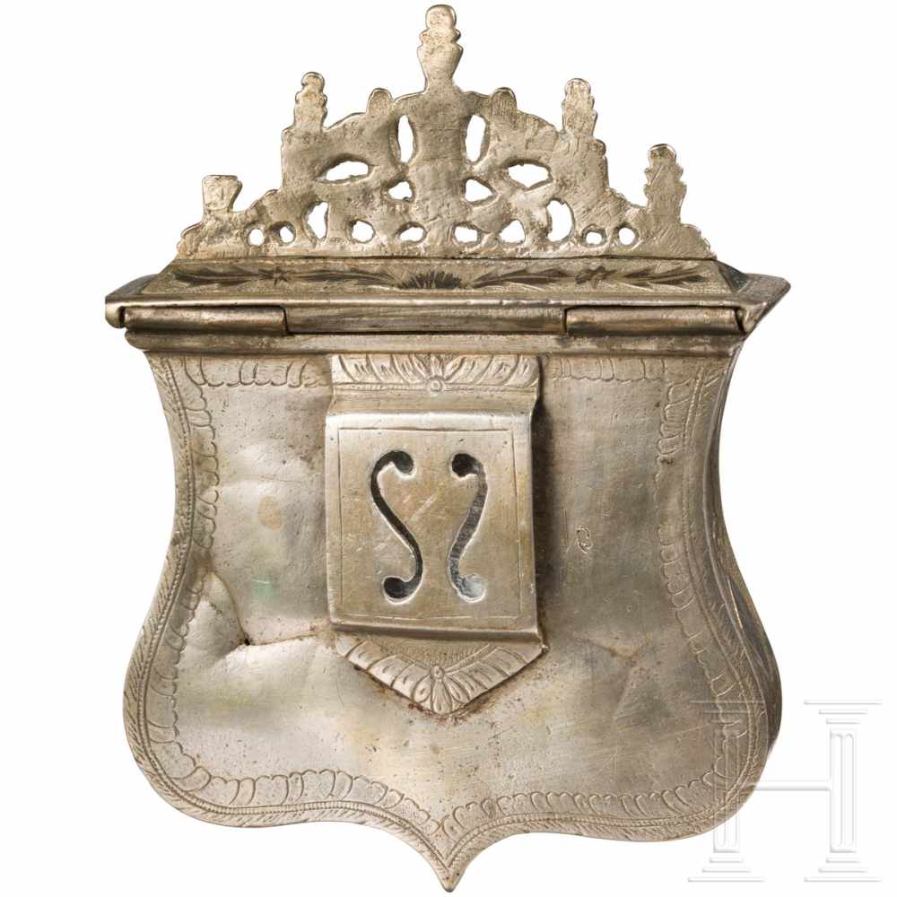 A Balkan-Turkish nielloed cartouche box, 19th centuryGeschweifter Kartuschkasten aus Neusilber mit - Image 2 of 2