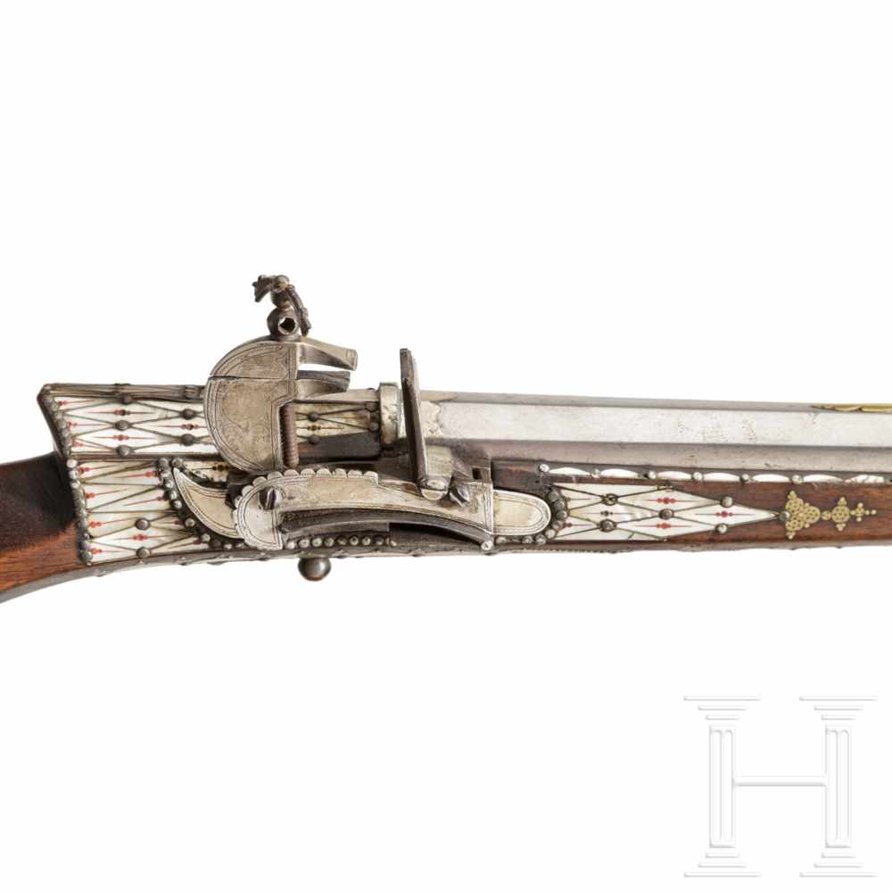A Bulgarian silver-mounted miquelet-lock gun (Boilia), late-18th centuryOktogonaler, glatter Lauf im - Image 3 of 3