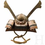 An O Boshi Kabuto, Taisho-periodDekorativer Helm im Stil eines frühen O Boshi. Gepresste metallene