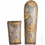 A pair of Indian gold-damascened bracers (bazu band), 18th centuryJeweils gewölbte eiserne