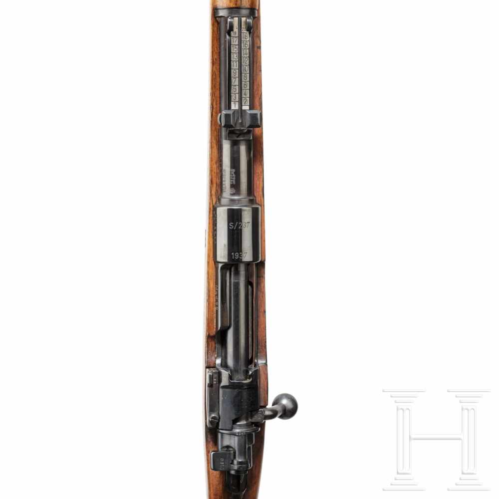 A carbine 98 k, code "S/237 - 1937"Kal. 8x57 IS, Nr. 8810c, nummerngleich inkl. Schrauben. Blanker - Bild 3 aus 3
