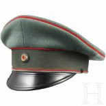 A peaked cap for artillery officersAptiertes Reichswehrmodell aus feinem feldgrauem Tuch mit