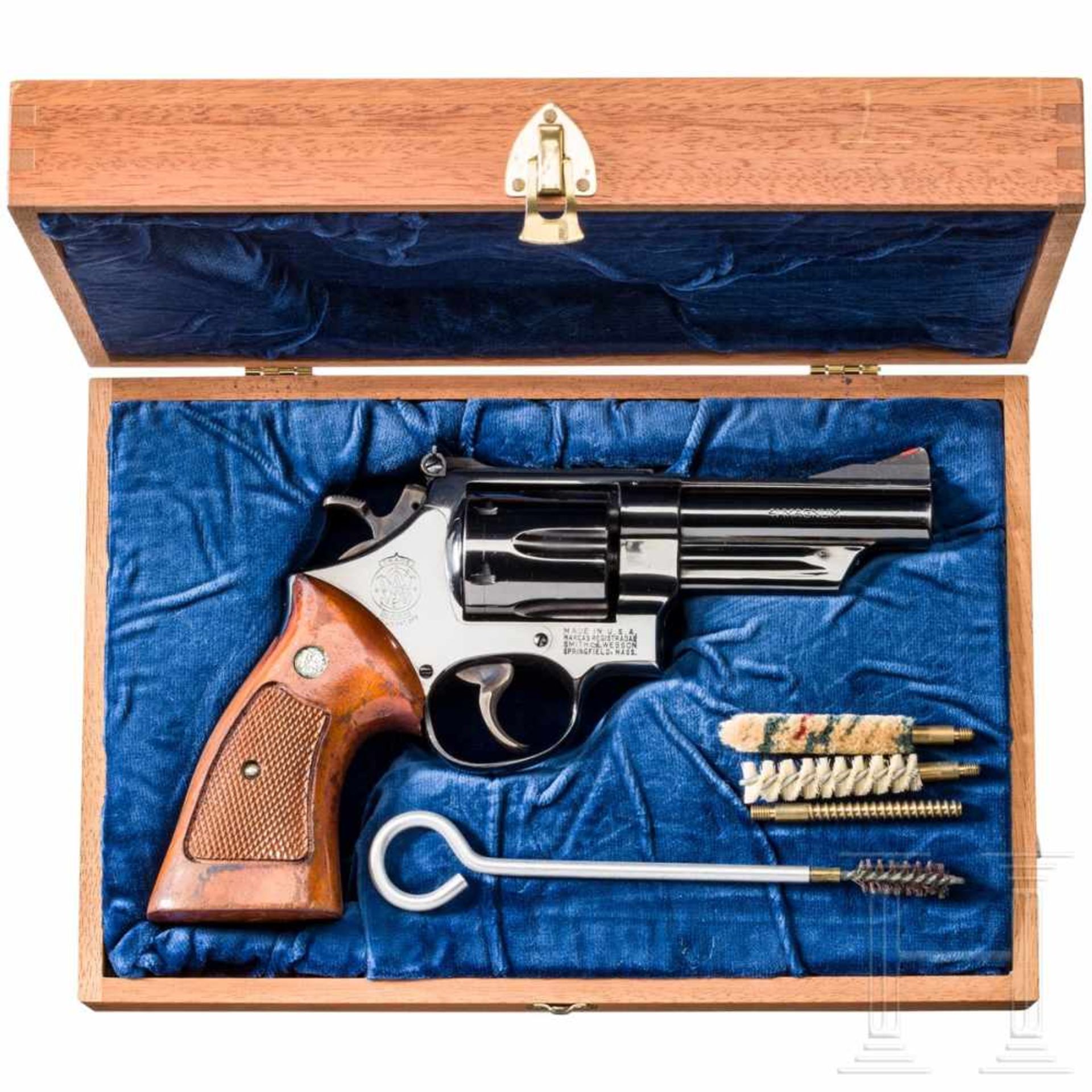 A cased Smith & Wesson Mod. 57, "The .41 Magnum Target"Blanker Lauf, Länge 4". Sechsschüssig. Dt.