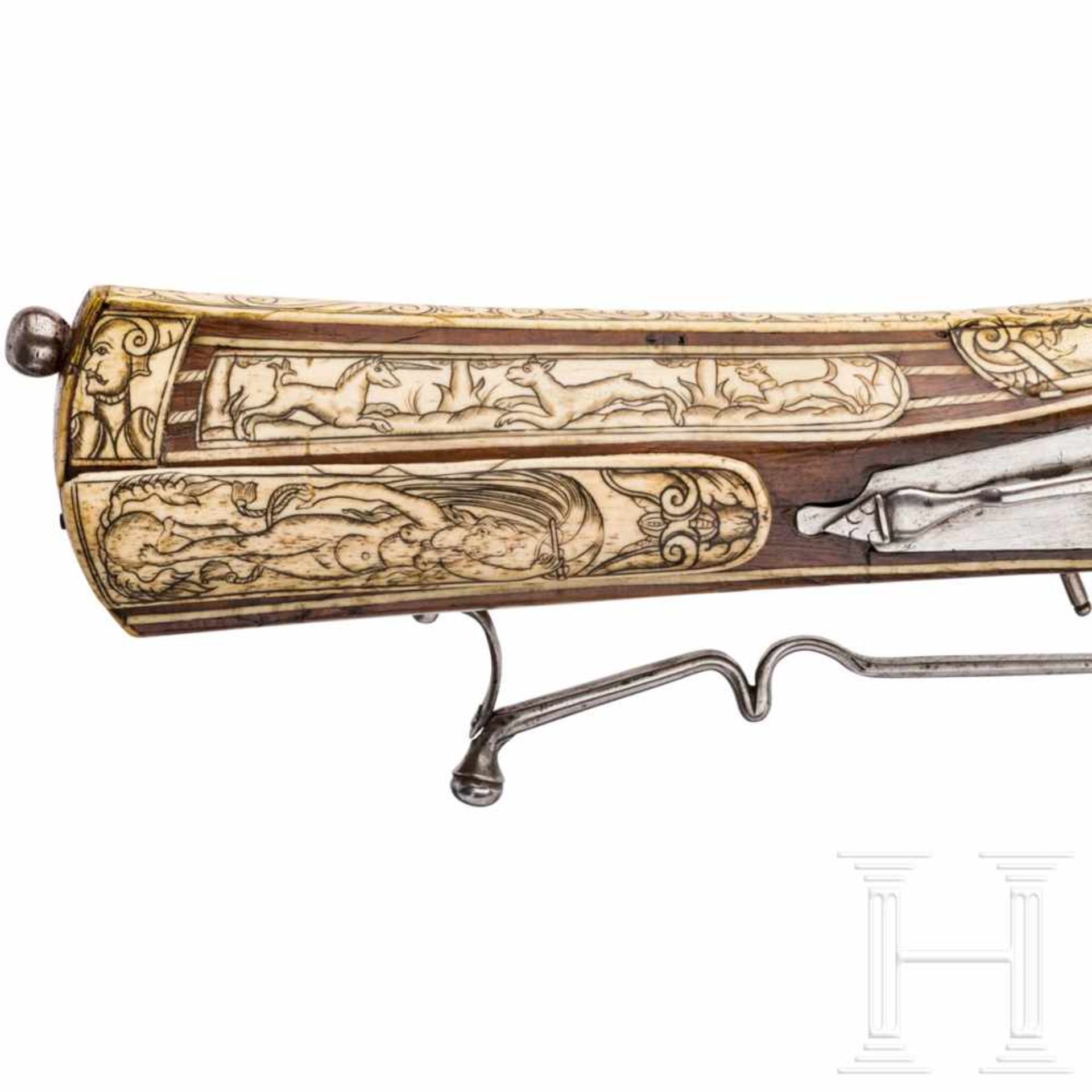 A southern German deluxe wheellock rifle with rich bone veneer, circa 1570Slightly tapered, - Bild 7 aus 10