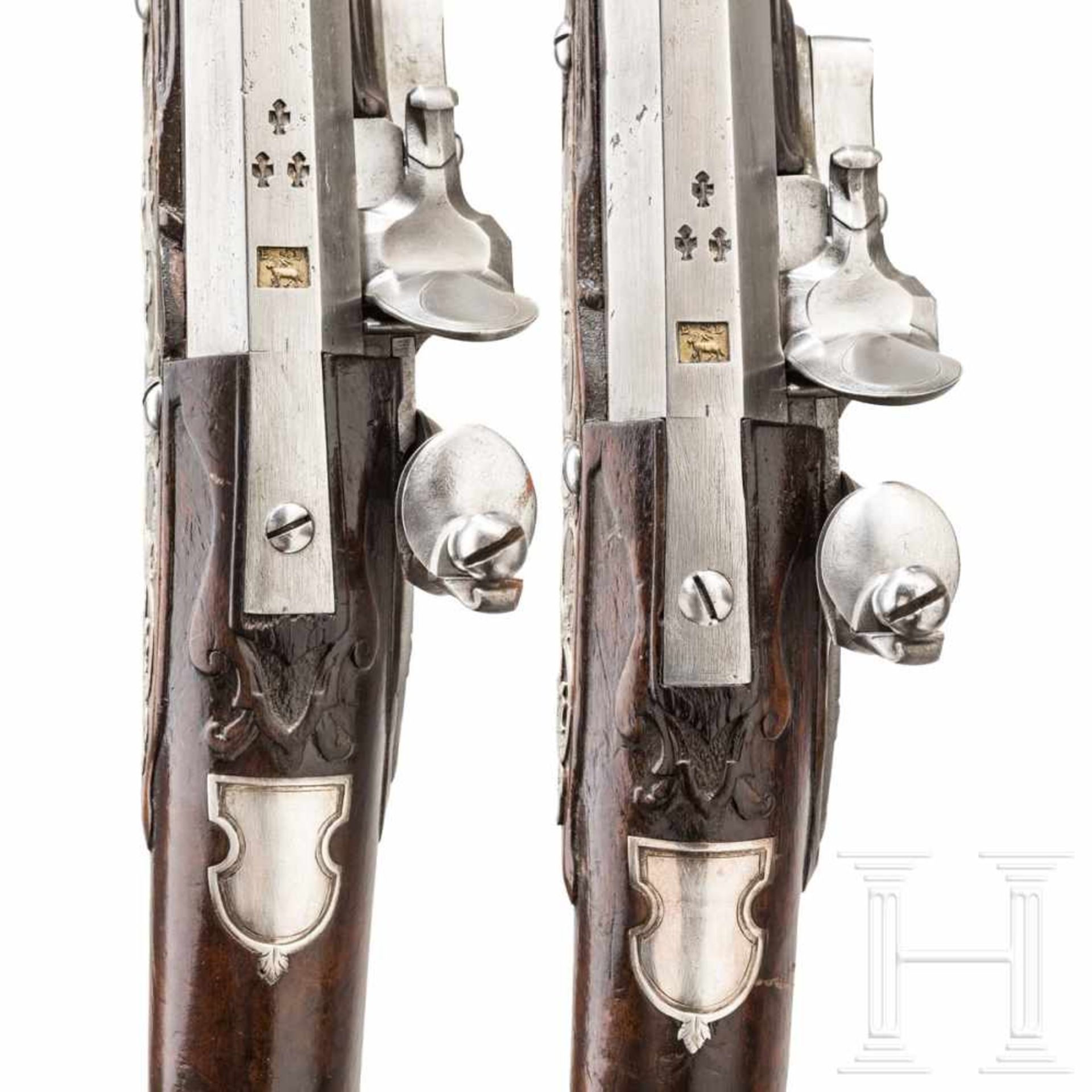 A pair of silver-mounted flintlock rifles, Elferding, Onoldsbach (Ansbach/Bavaria), circa 1730Two- - Bild 4 aus 7