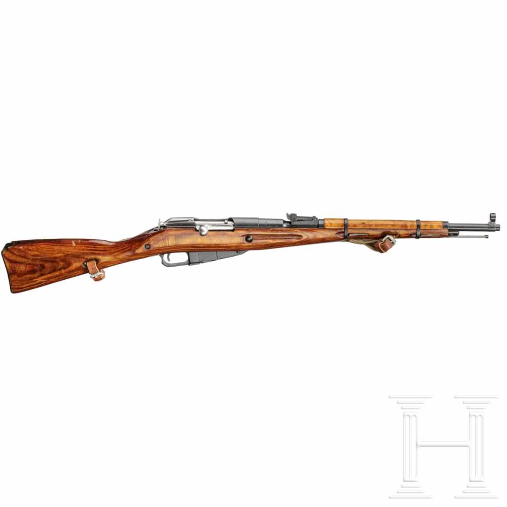 A M 38 Mosin-Nagant carbineKal. 7,62x54 R, Nr. 5464, nummerngleich, Magazinkasten nachnummeriert.