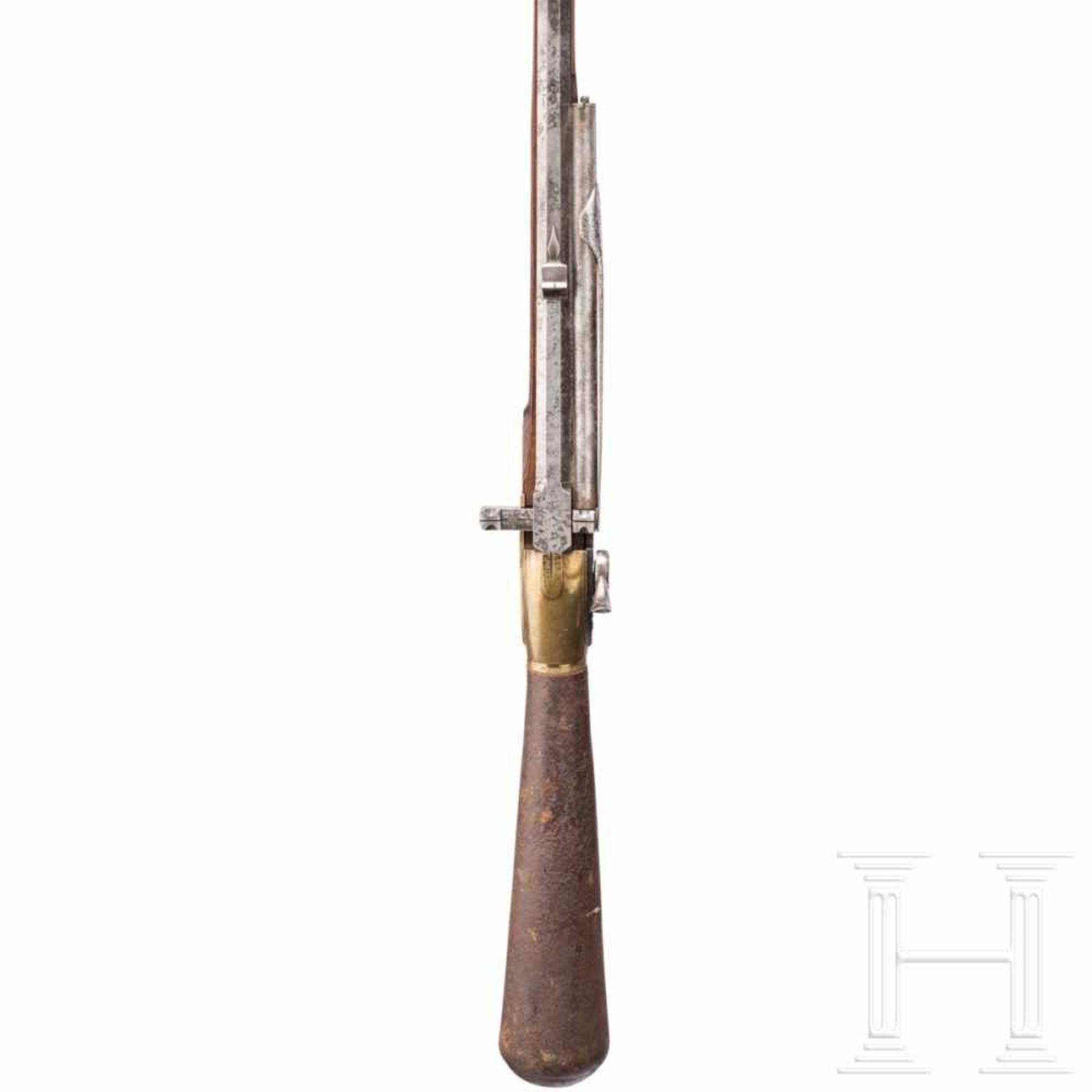 A repeating air rifle, Girardoni system, 18th centuryOctagonal barrel in 12.5 mm calibre, length - Bild 4 aus 7