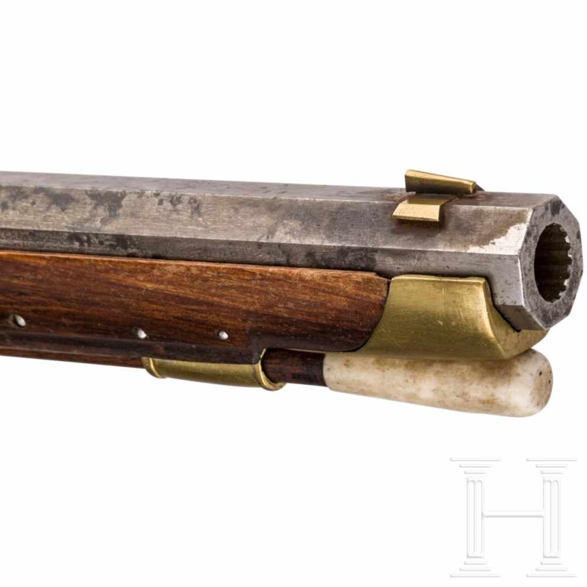 A repeating air rifle, Girardoni system, 18th centuryOctagonal barrel in 12.5 mm calibre, length - Bild 6 aus 7