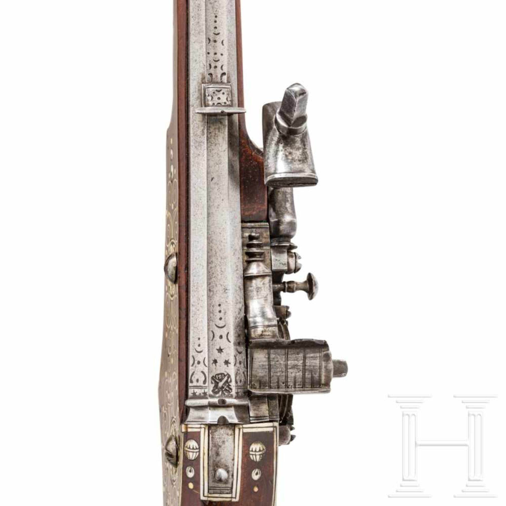 A southern German wheellock boy's carbine, presumably Nuremberg, circa 1610Slender octagonal - Bild 7 aus 8