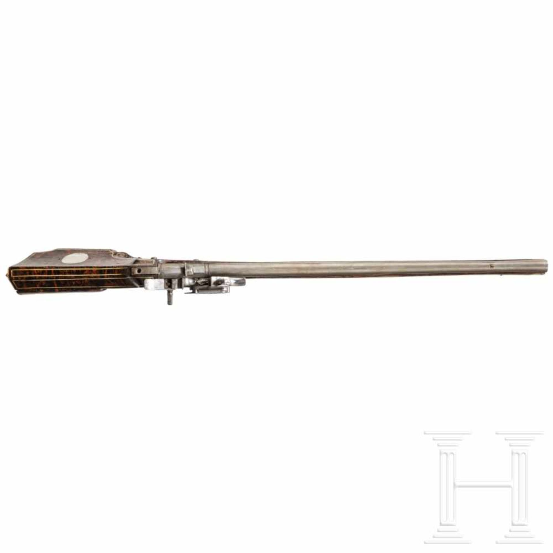 A boy's wheellock rifle, southern German, circa 1720An earlier, octagonal to round barrel with six - Bild 4 aus 7