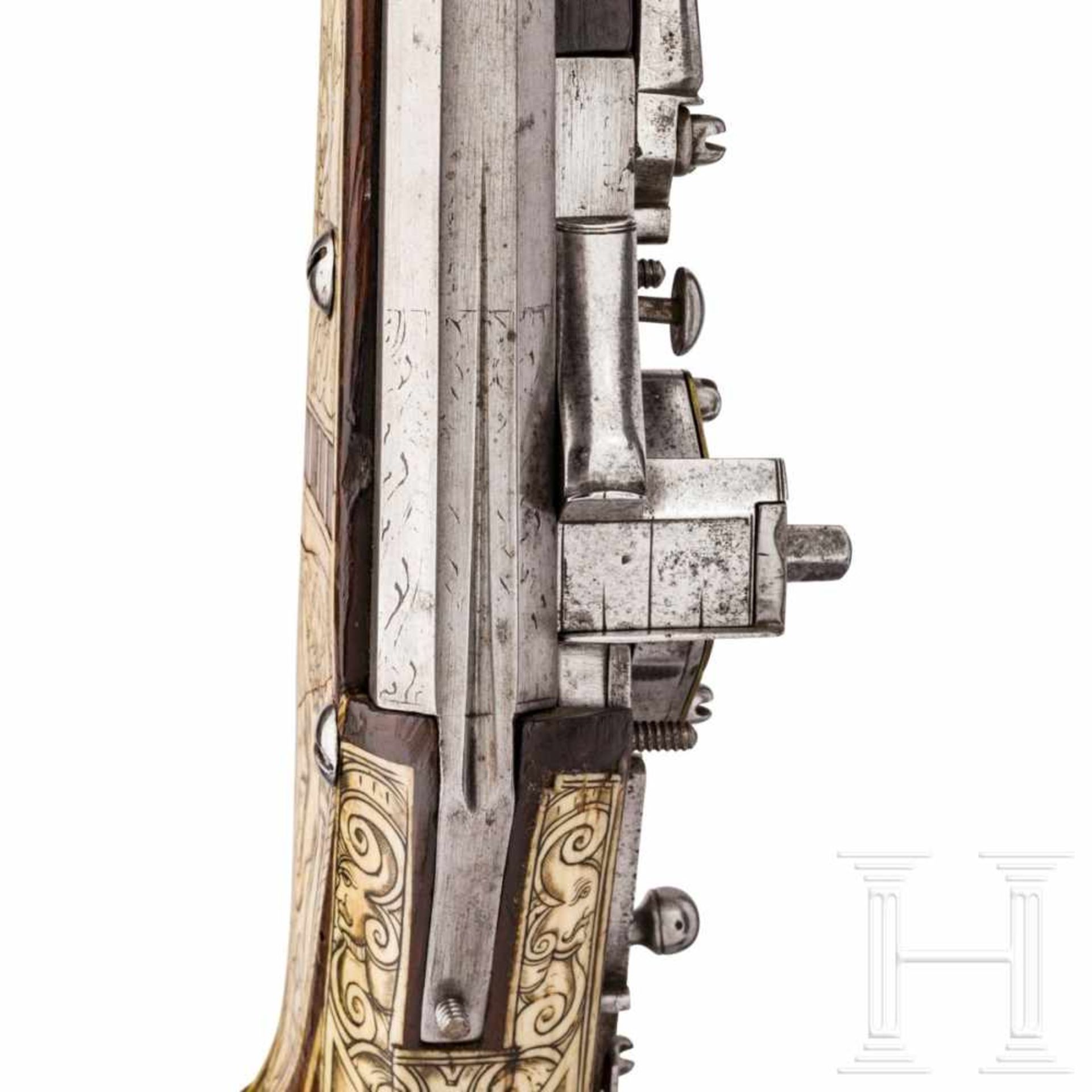A southern German deluxe wheellock rifle with rich bone veneer, circa 1570Slightly tapered, - Bild 8 aus 10