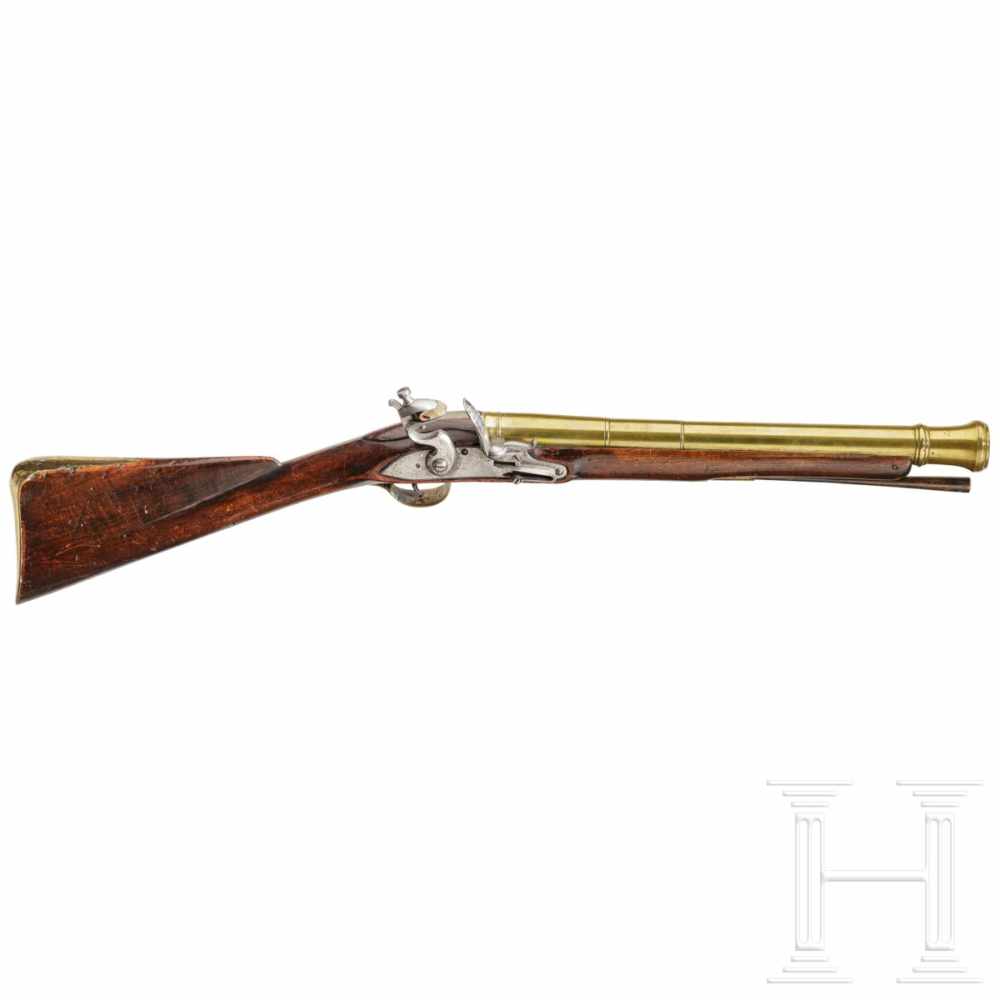 An English flintlock blunderbuss, circa 1780Balustergegliederter Messinglauf mit kanonierter, leicht