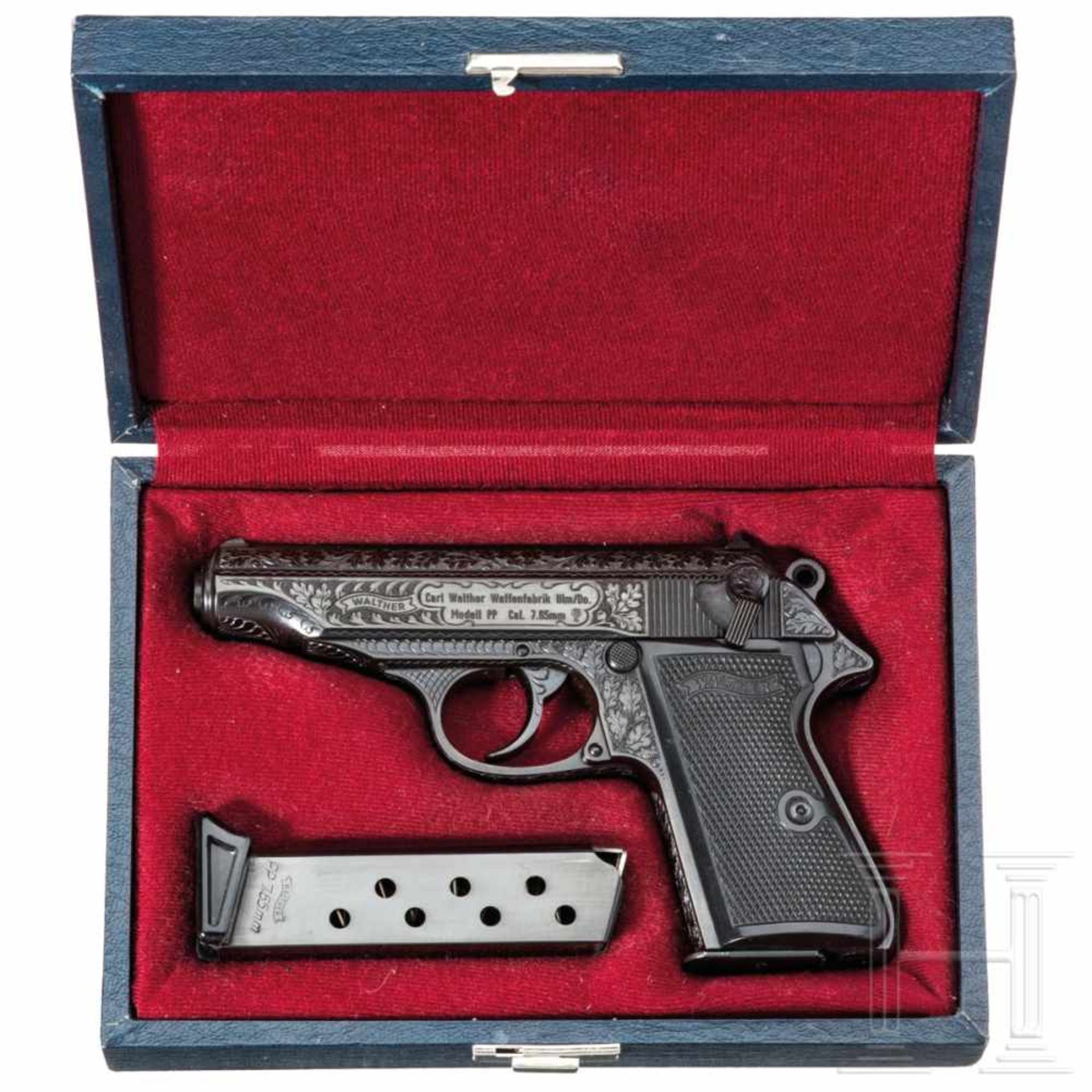 A cased engraved Walther PP UlmKal. 7,65 mm, Nr. 365479. Blanker Lauf. Achtschüssig. Beschuss