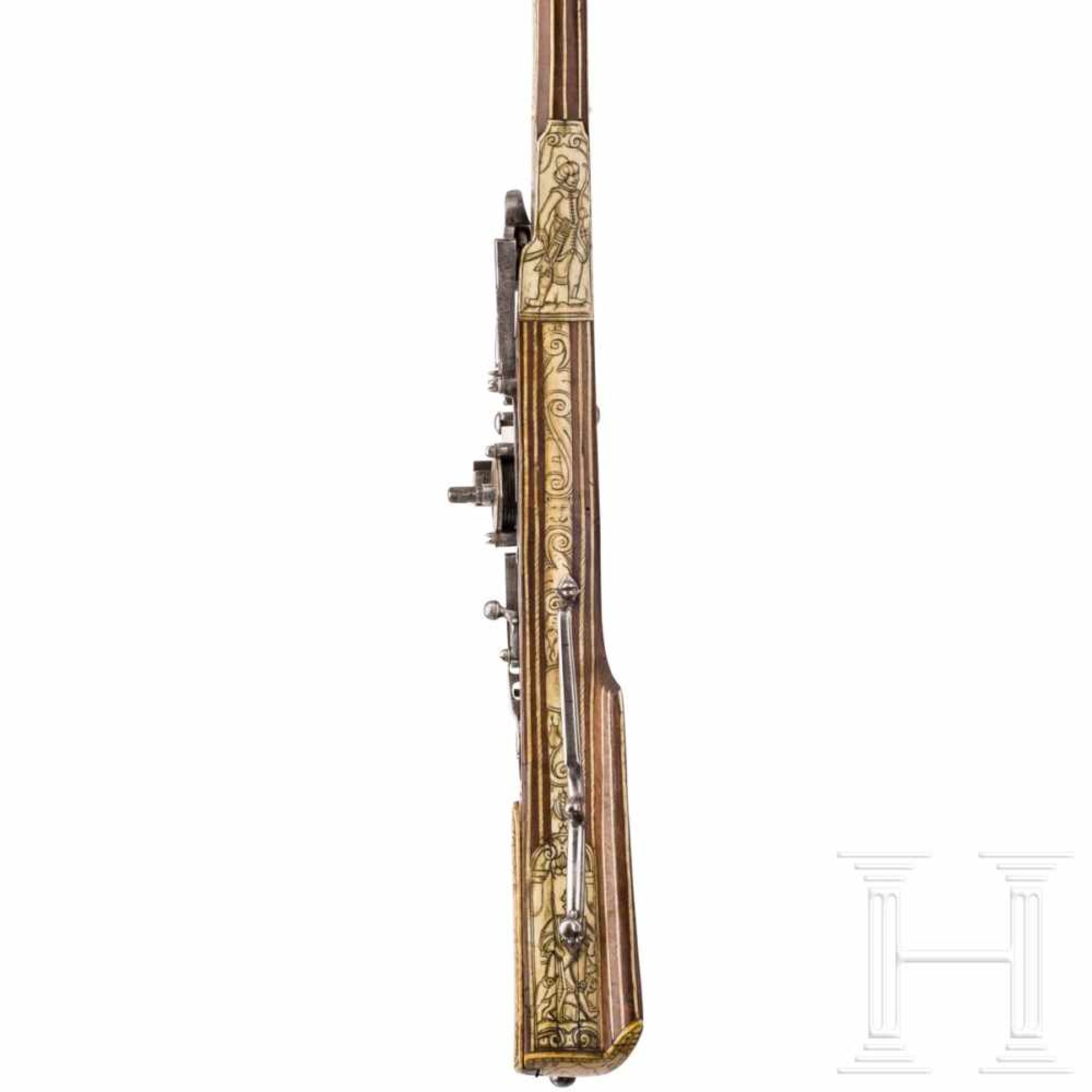 A southern German deluxe wheellock rifle with rich bone veneer, circa 1570Slightly tapered, - Bild 6 aus 10