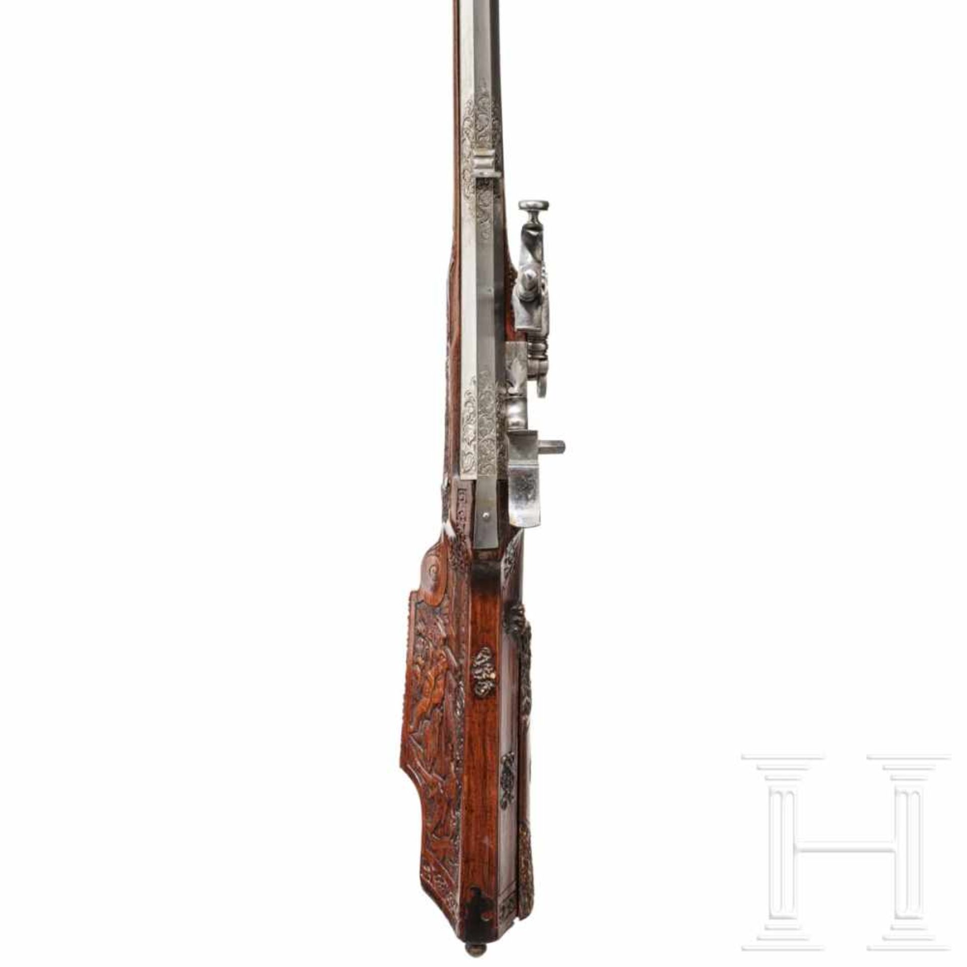 A German hunting wheellock rifle, the stock inlaid with staghorn, circa 1700The octagonal barrel - Bild 6 aus 7