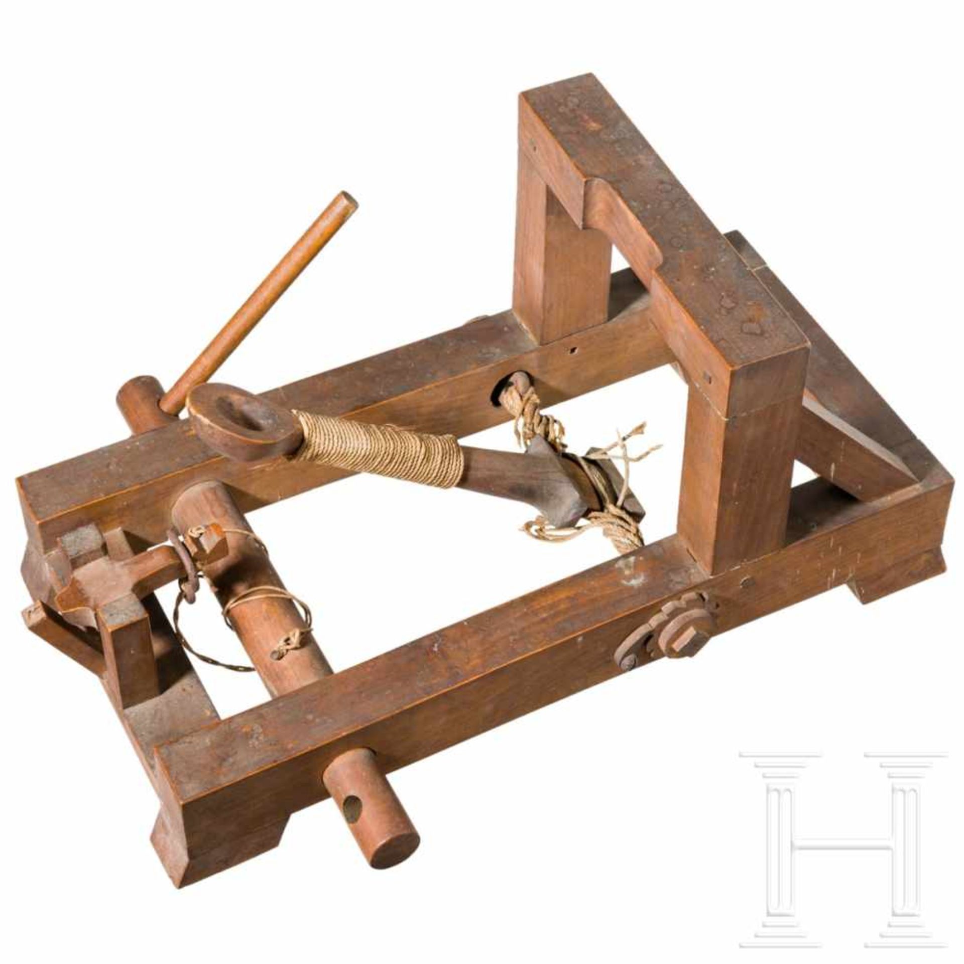 A detailed model of a catapult, circa 1900Hardwood, strings and iron hook. Traces due to age. Partly - Bild 3 aus 3