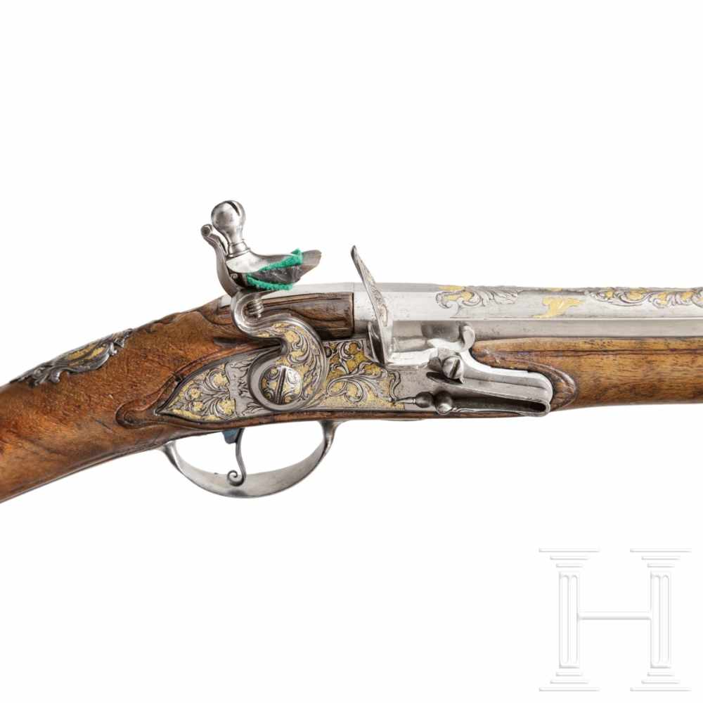 A French flintlock shotgun with chiselled decorations, circa 1740Smooth bore in cal. 15 mm. Silver - Image 3 of 7