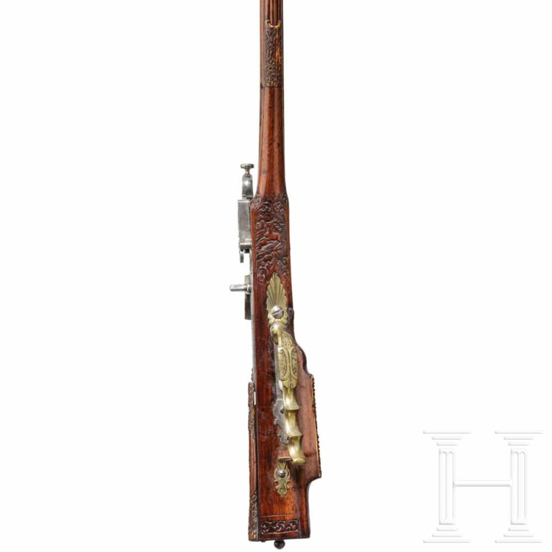 A German hunting wheellock rifle, the stock inlaid with staghorn, circa 1700The octagonal barrel - Bild 7 aus 7