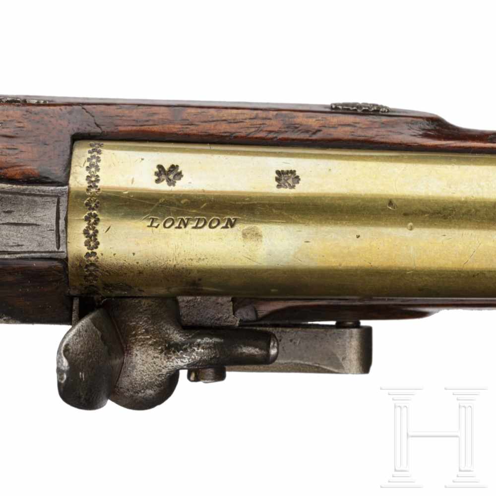 A flintlock pistol by Phillips in London, ca. 1815/20Runder, glatter 250 mm Messinglauf im Kaliber - Image 6 of 6
