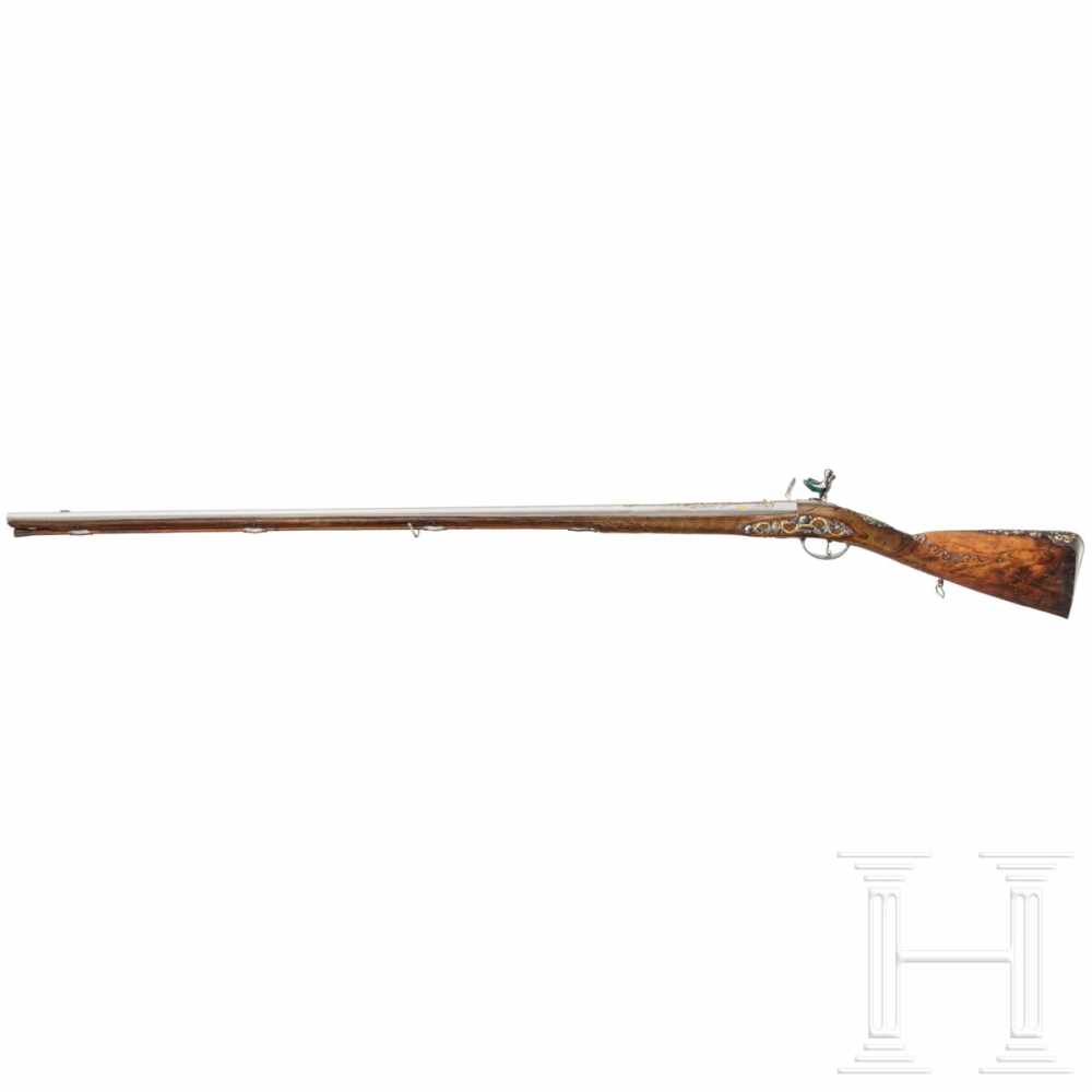 A French flintlock shotgun with chiselled decorations, circa 1740Smooth bore in cal. 15 mm. Silver - Image 2 of 7