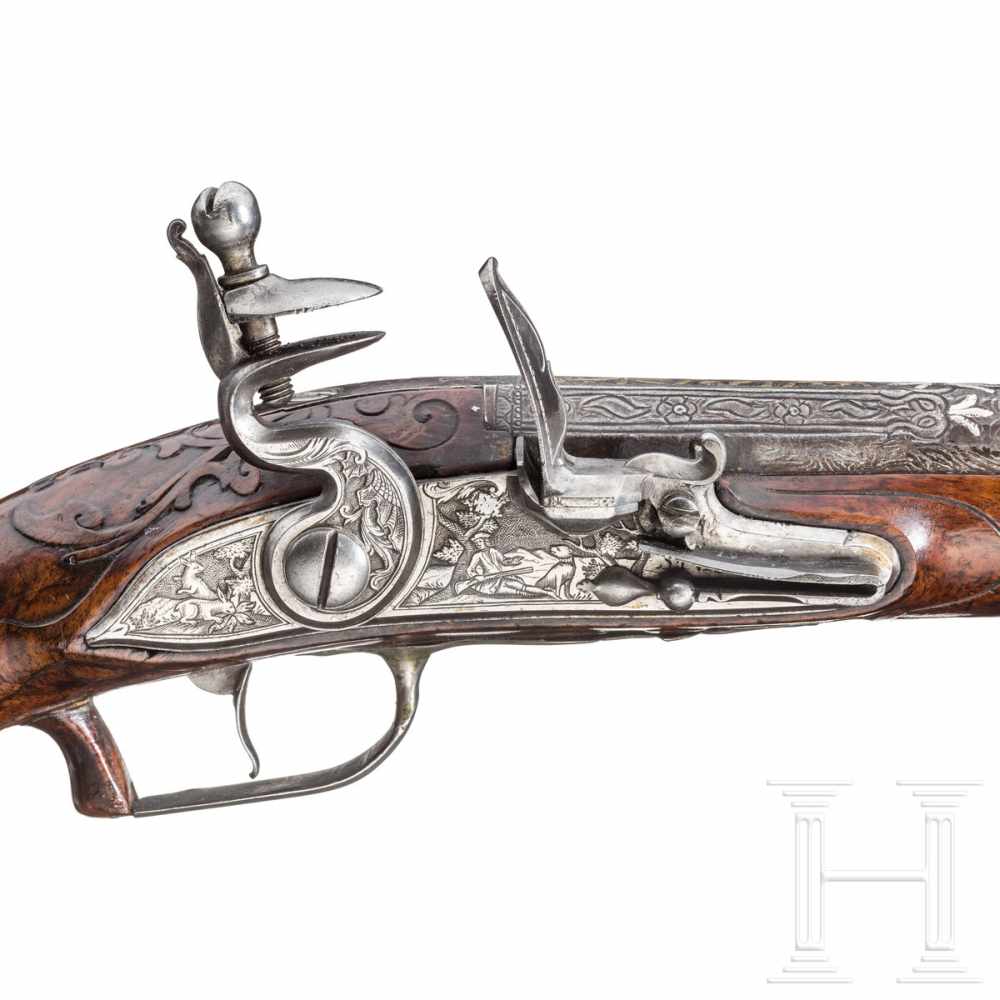 A silver-mounted long flintlock pistol, Dresden, ca. 1740Achtkantiger, nach Baluster runder und - Image 3 of 6