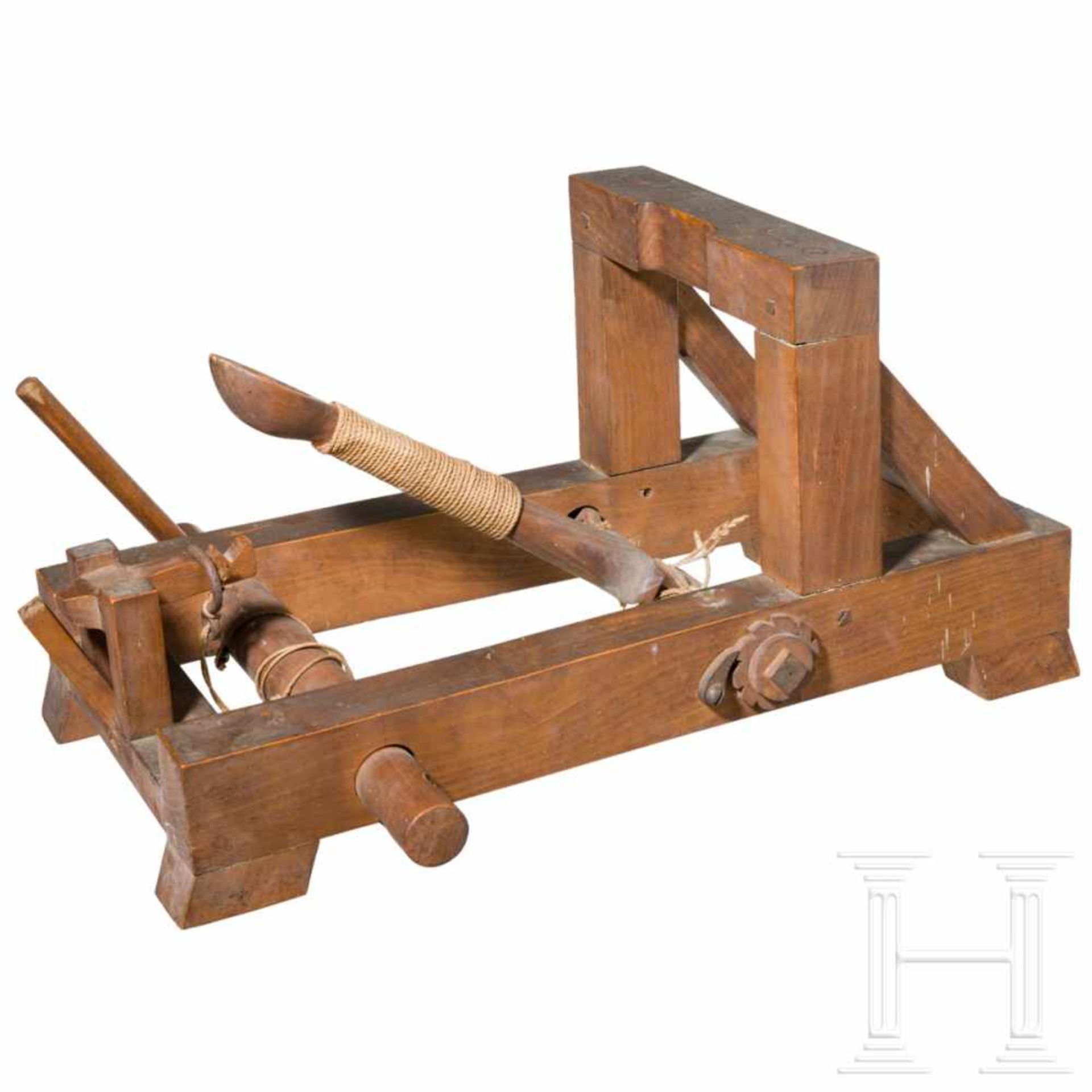 A detailed model of a catapult, circa 1900Hardwood, strings and iron hook. Traces due to age. Partly - Bild 2 aus 3