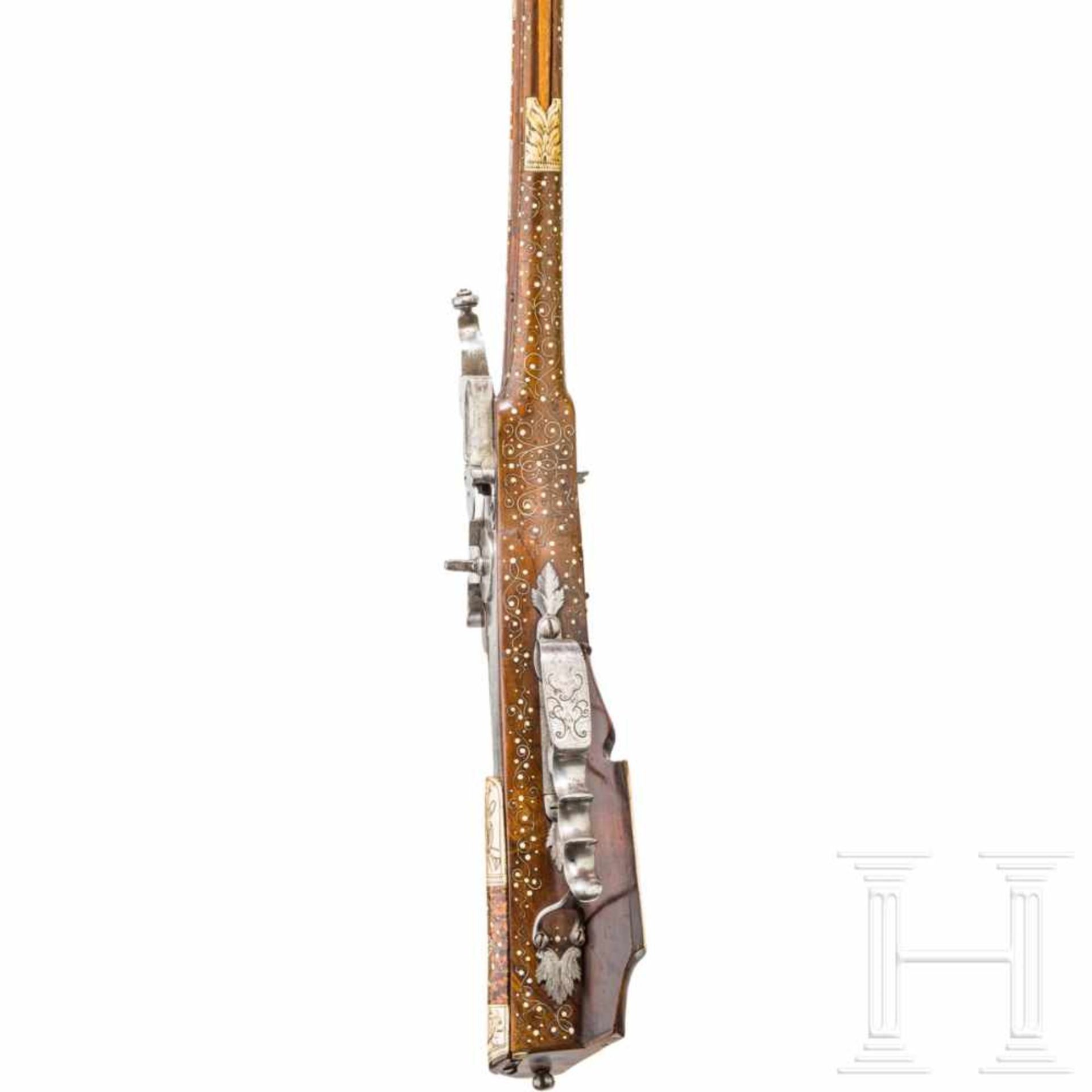 A Bohemian deluxe wheellock rifle with rich bone veneer, circa 1680/1700Octagonal barrel slightly - Bild 4 aus 9