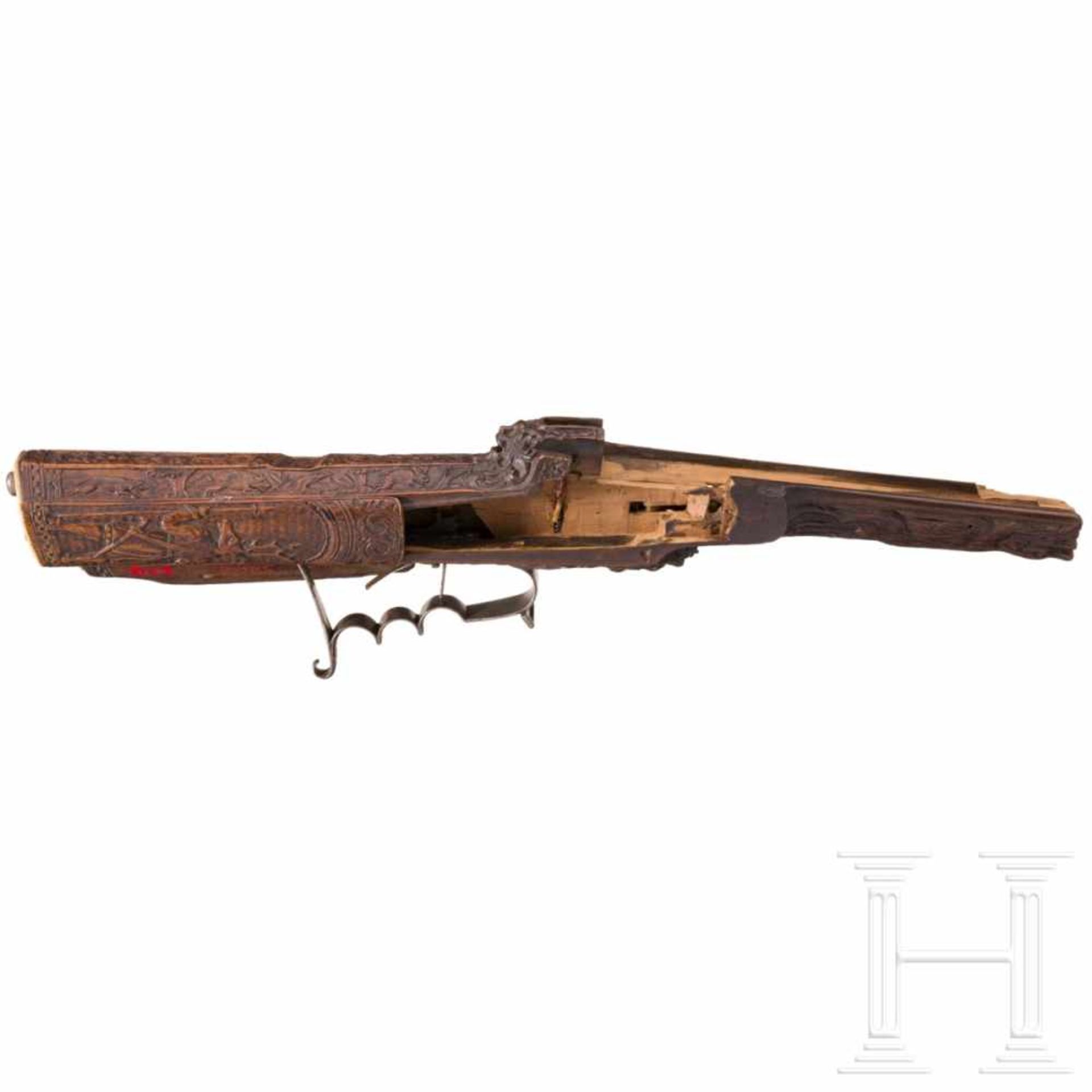 A fine carved stock of a wheellock rifle, Swabia, circle of Michael Maucher, ca. 1680Halbschaft - Bild 2 aus 4