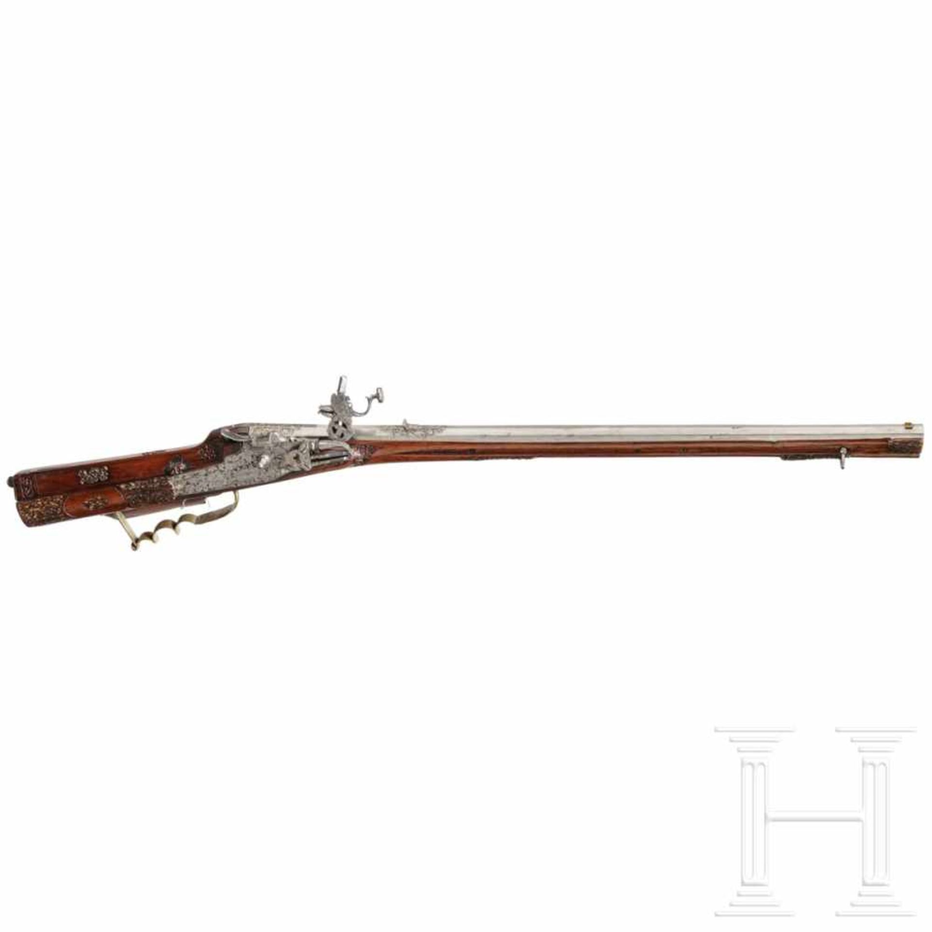 A German hunting wheellock rifle, the stock inlaid with staghorn, circa 1700The octagonal barrel - Bild 2 aus 7