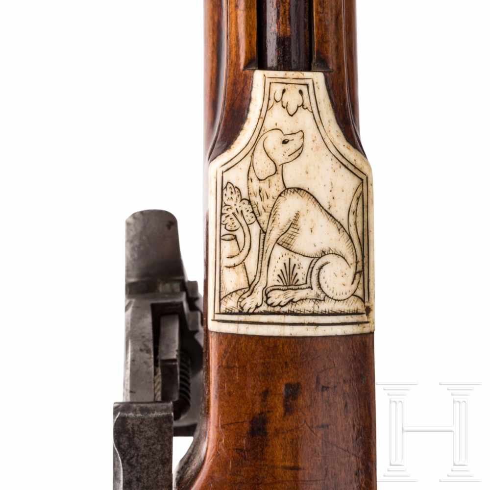 A Saxon wheellock carbine, dated 1672Sturdy, octagonal barrel with six-groove rifled bore in 12.5 mm - Image 7 of 10