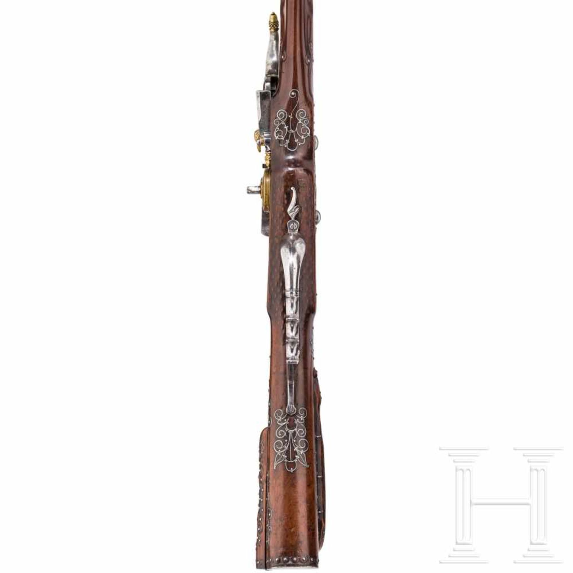 A wheellock rifle, Thuringia or Saxony, dated 1680Octagonal barrel slightly indented in the middle - Bild 6 aus 9