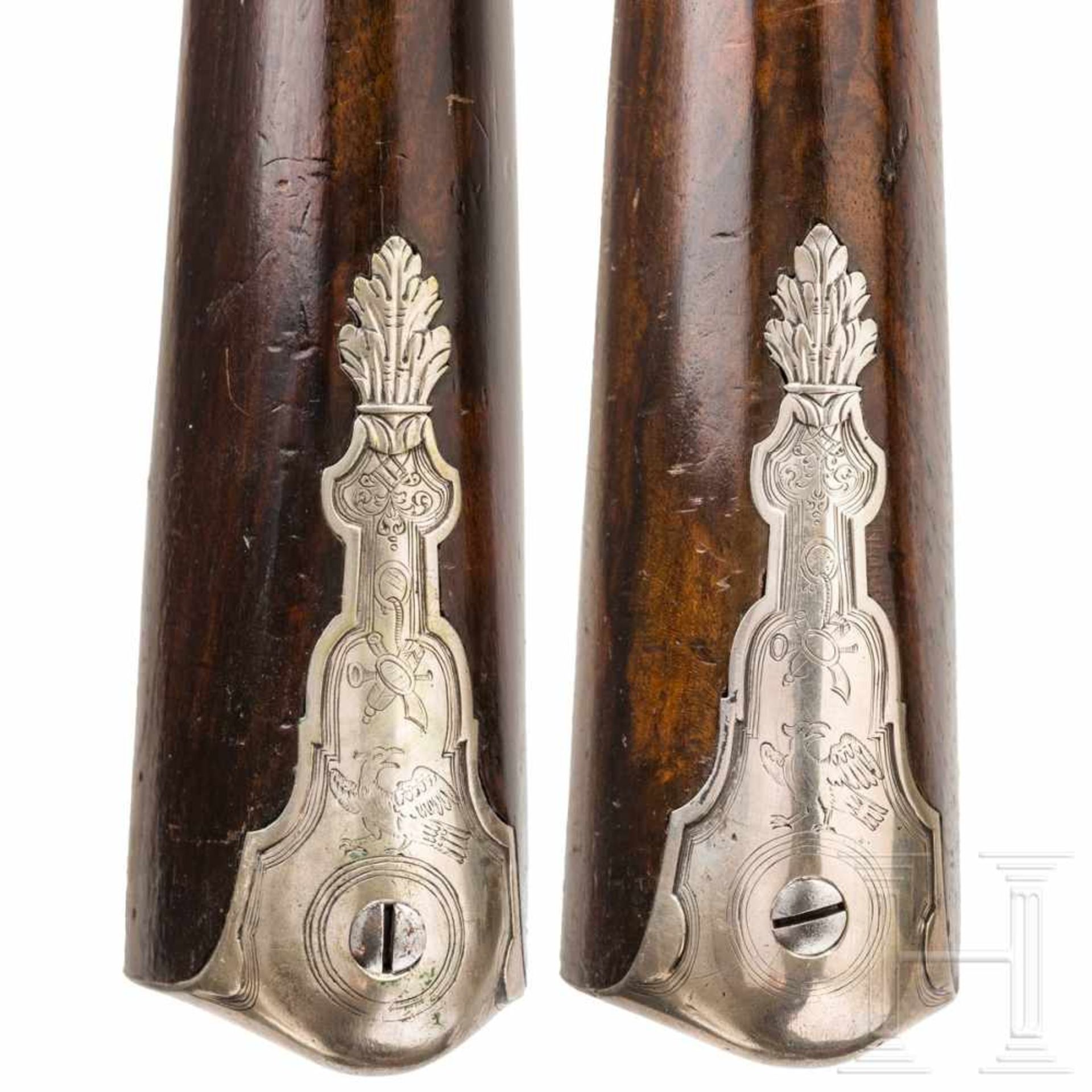 A pair of silver-mounted flintlock rifles, Elferding, Onoldsbach (Ansbach/Bavaria), circa 1730Two- - Bild 5 aus 7