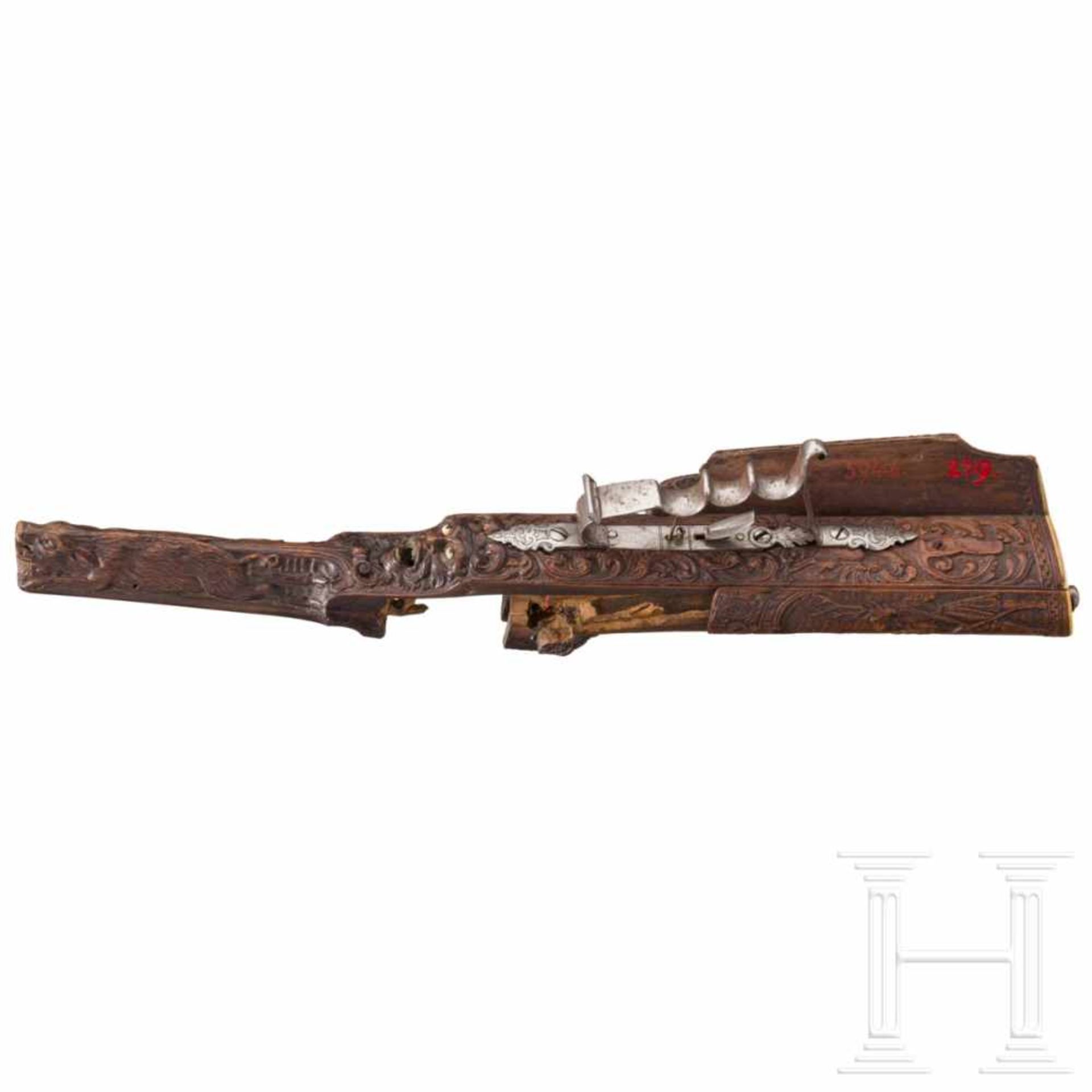A fine carved stock of a wheellock rifle, Swabia, circle of Michael Maucher, ca. 1680Halbschaft - Bild 3 aus 4
